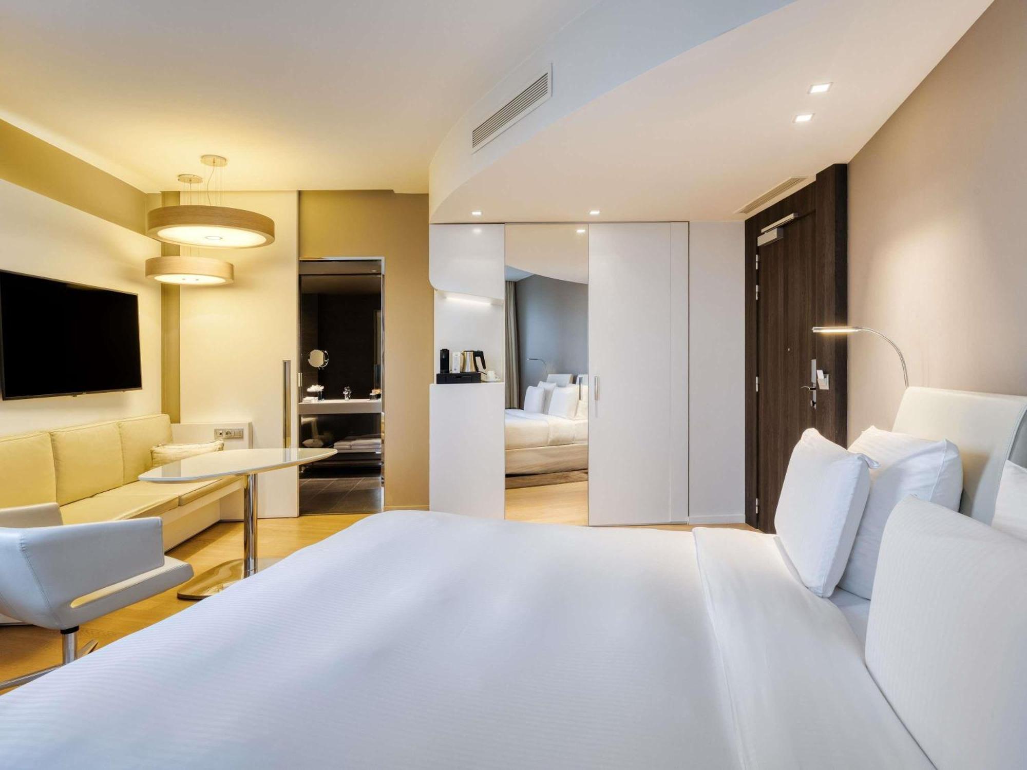 Chambre Lit King-Size Deluxe - Vue sur Ville