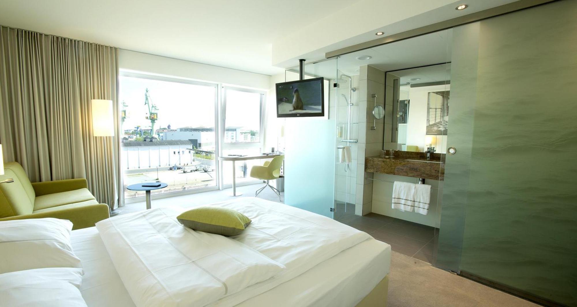 Family Queen Room Sofa Bed Harbour View