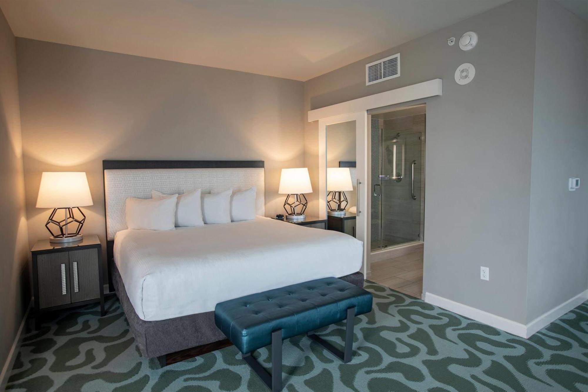 Deluxe King Room Intracoastal View Non-Smoking