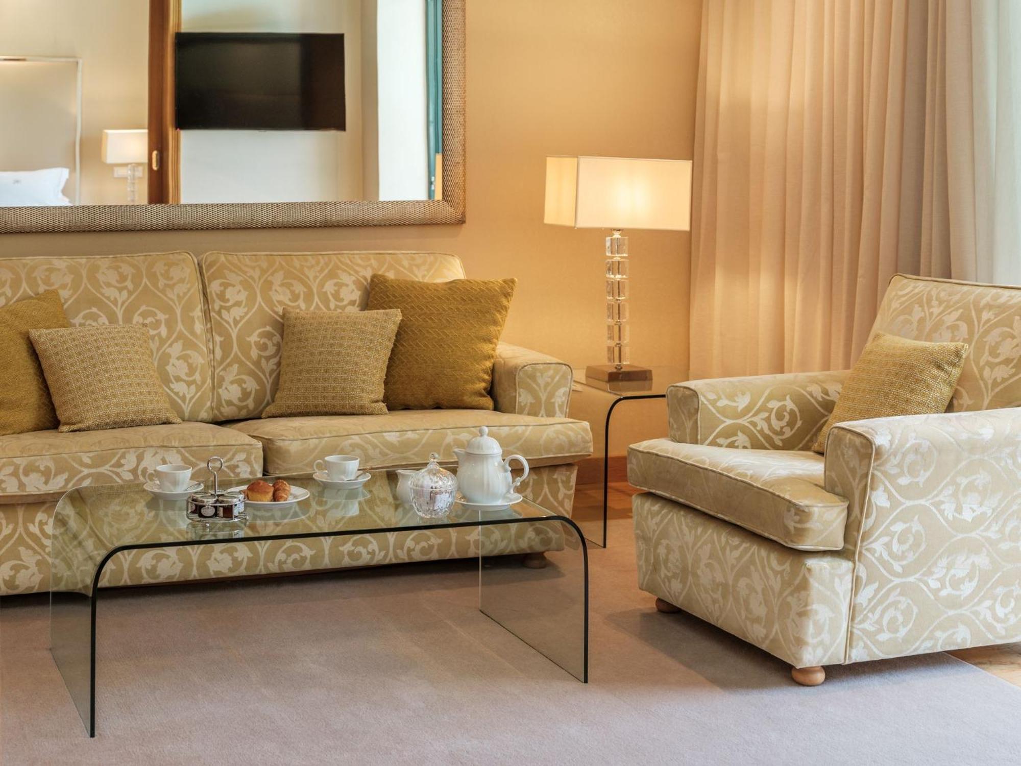 Executive Park Suite