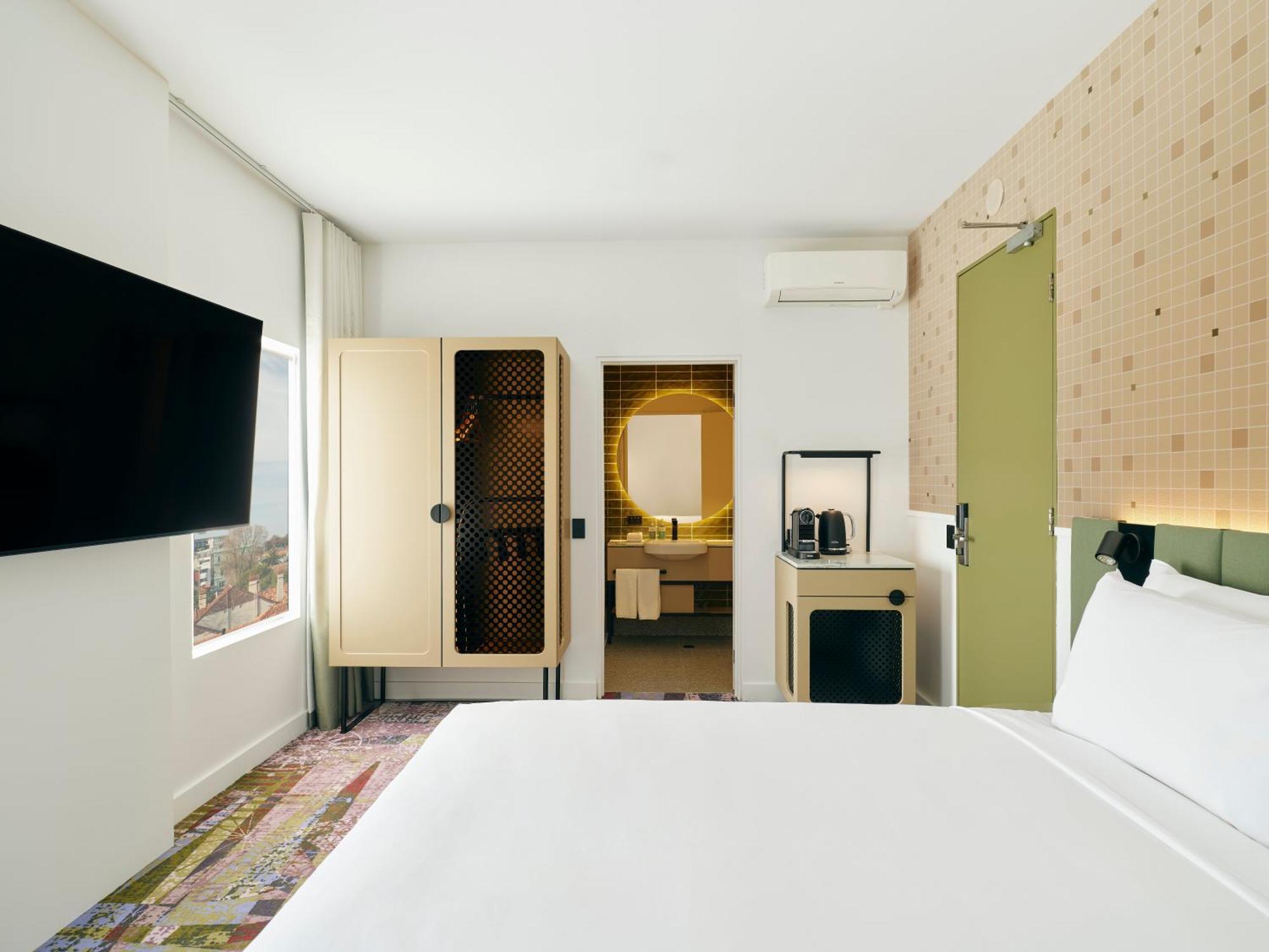 Standard King Room