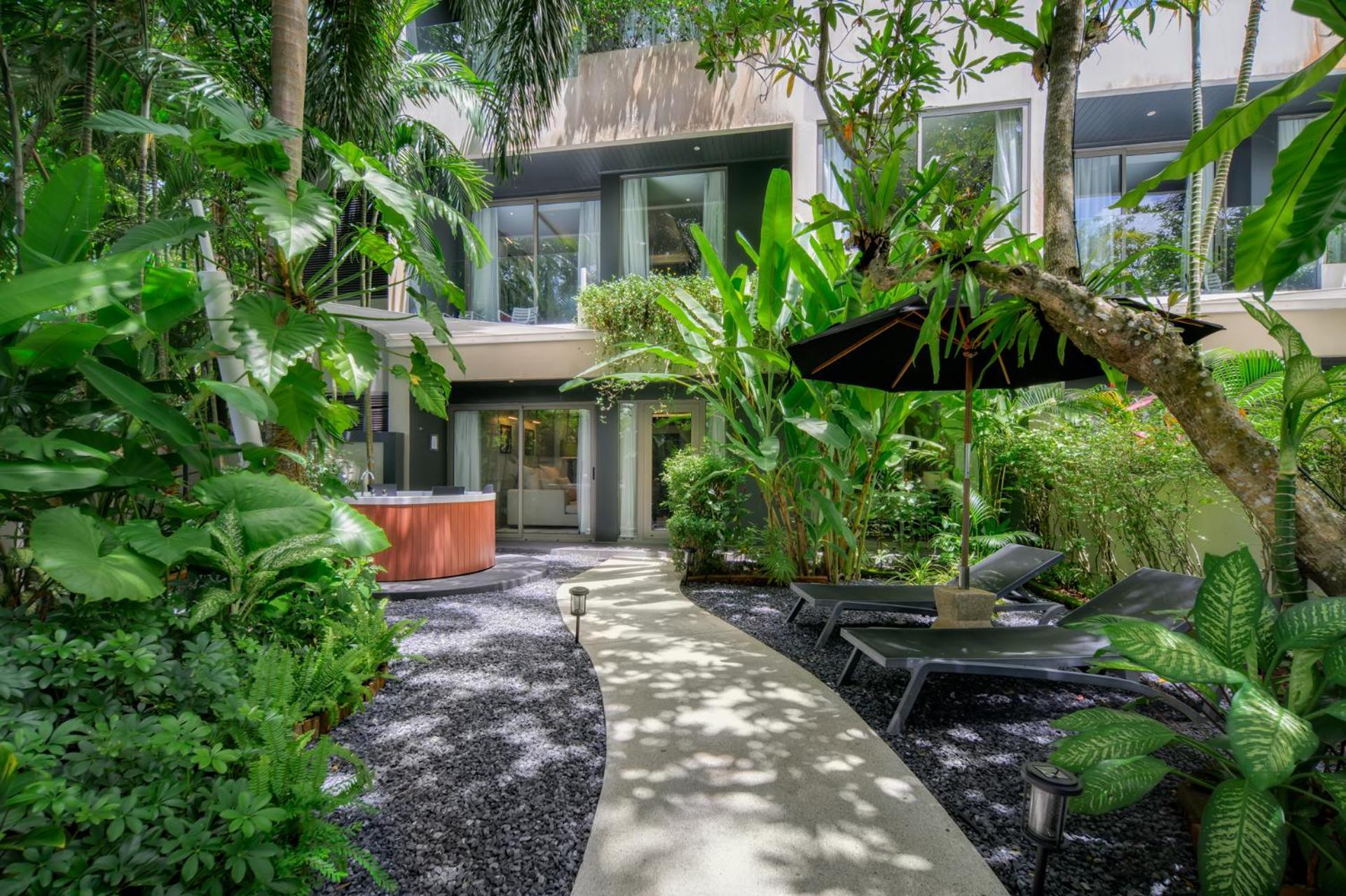 Whirlpool Garden Suite