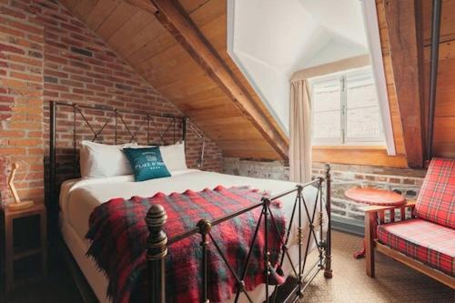 Superior Attic Room