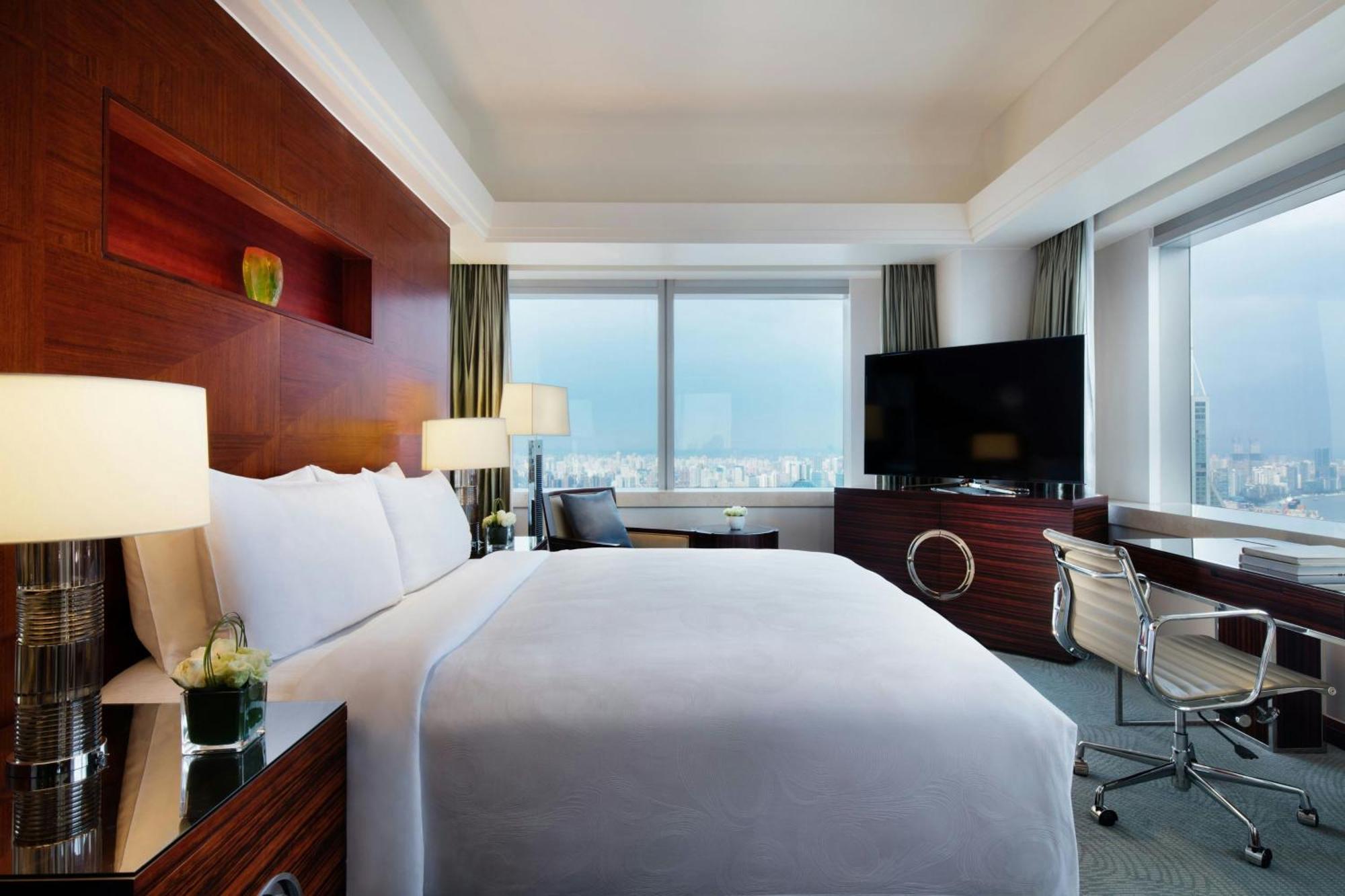 Corner King Room Skyline View