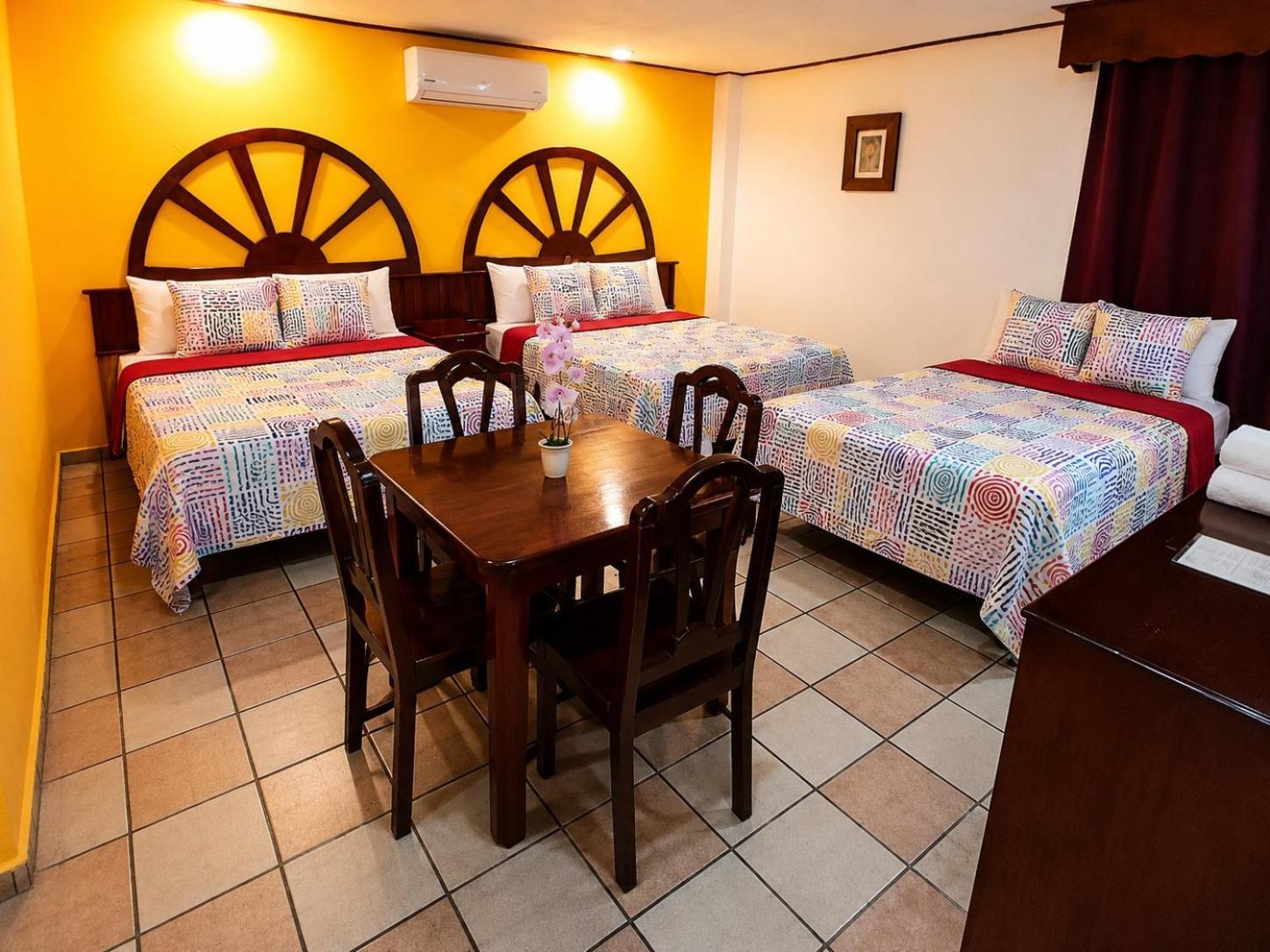 Habitación Triple Económica con baño compartido