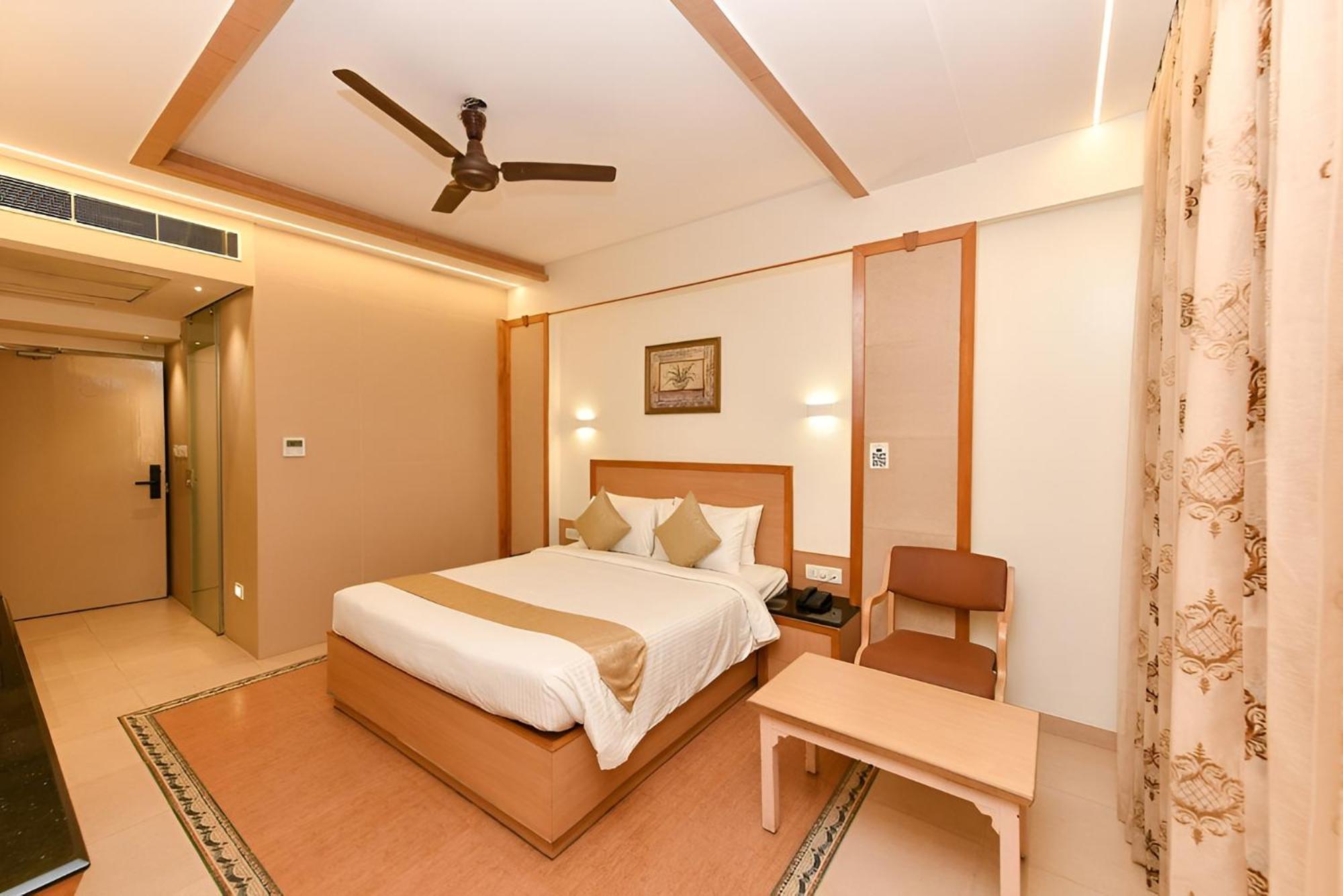 Luxury Room Air Conditioning on F&B on Spa Complimentary Early Check or Late Check Out by 2 Hrs