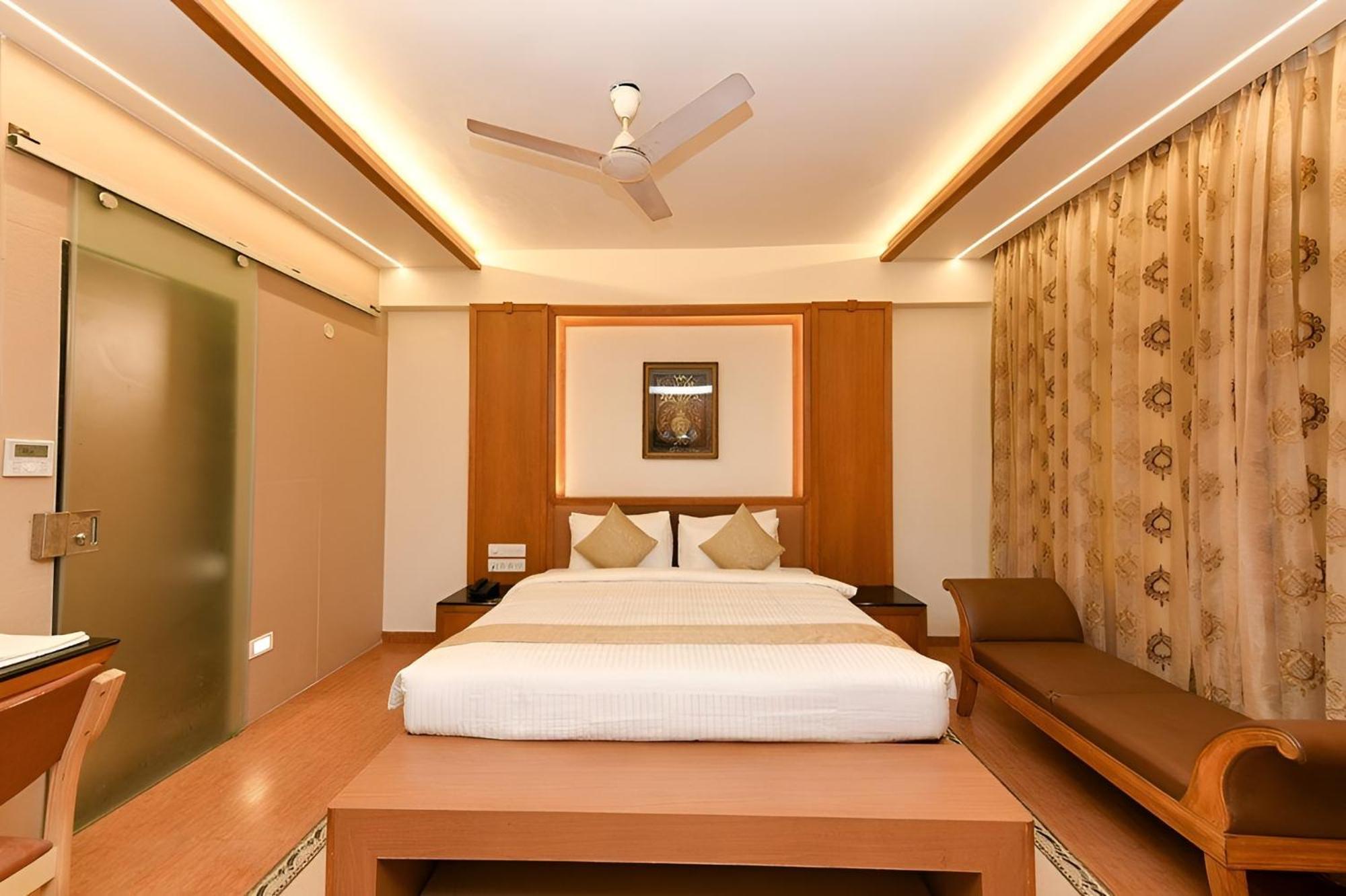 Suite on F&B on Spa Complimentary Early Check or Late Check Out by 2 Hrs