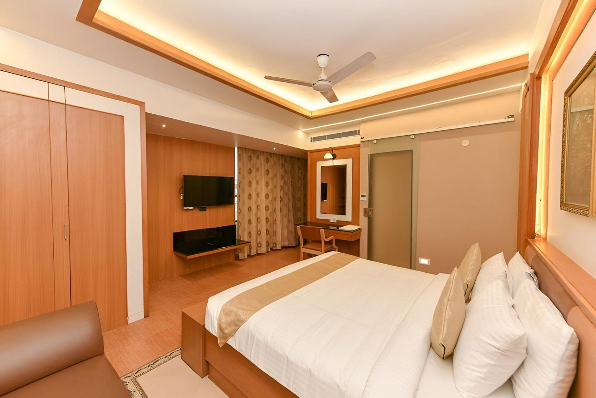 Suite on F&B on Spa Complimentary Early Check or Late Check Out by 2 Hrs