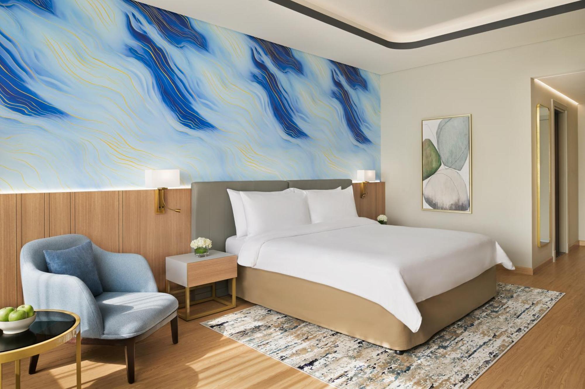 Deluxe King Room Daily Shuttle to DCC Mall Al Mamzar Beach