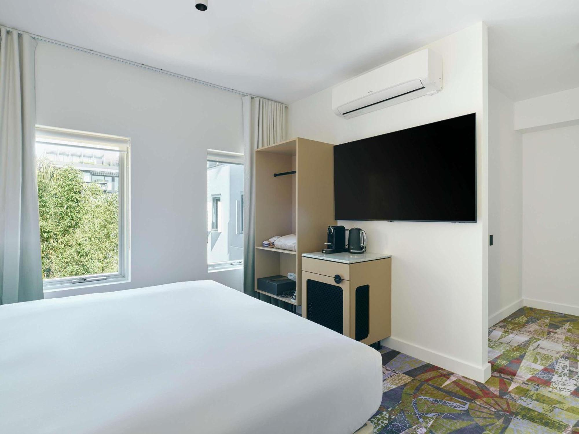 Standard King Room Disability Access