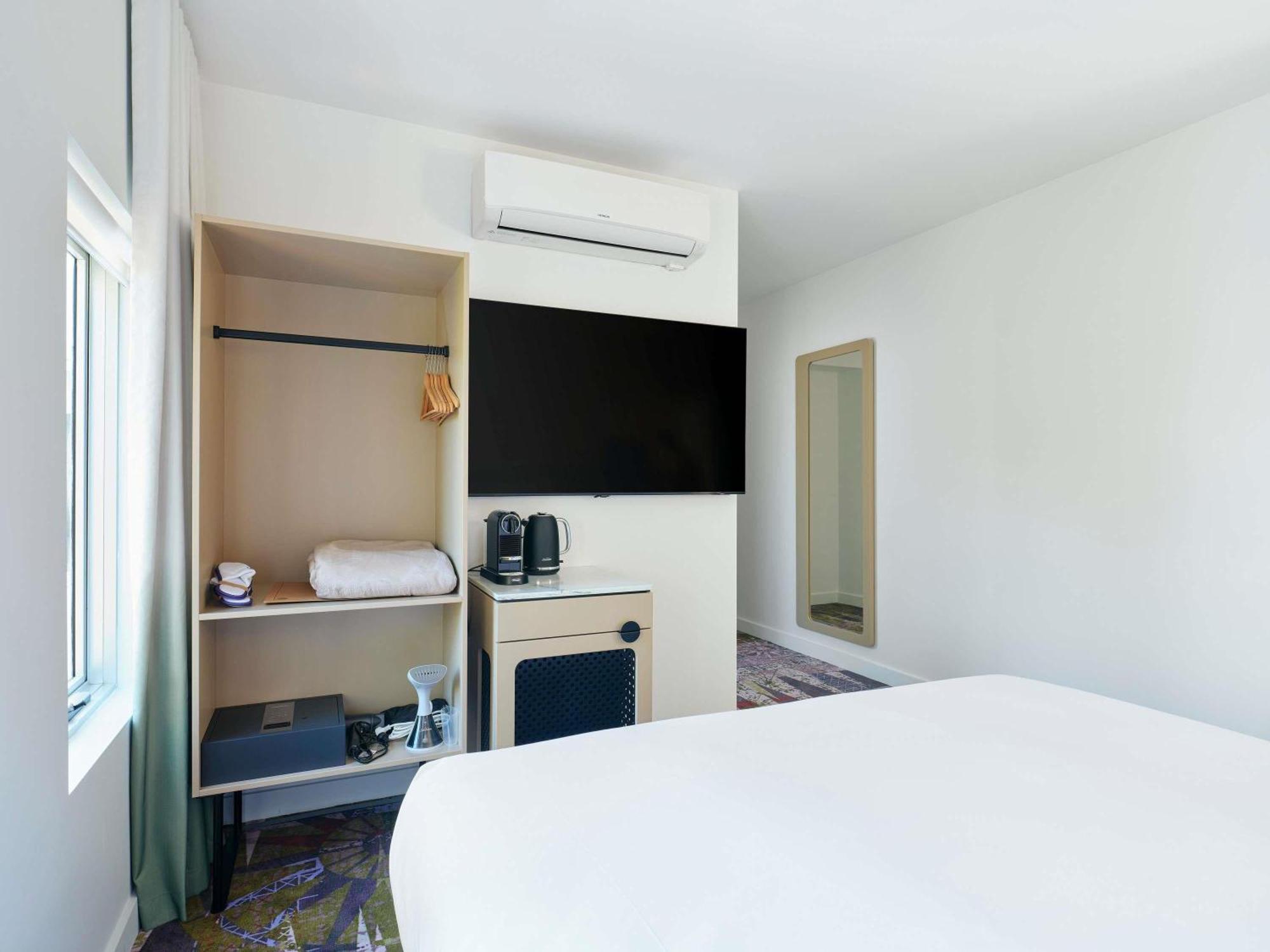 Standard King Room Disability Access
