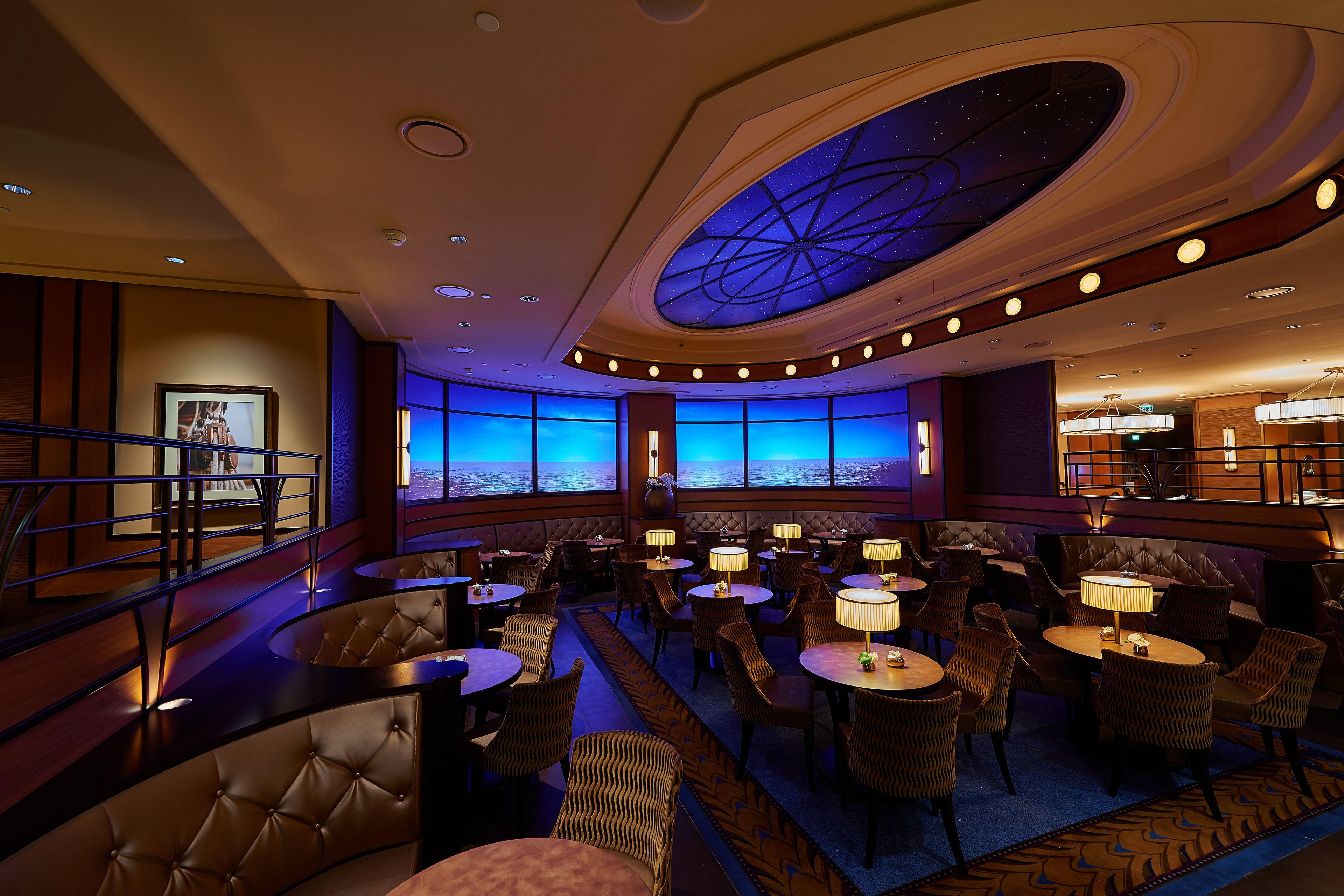 Compass Club Room Lake View