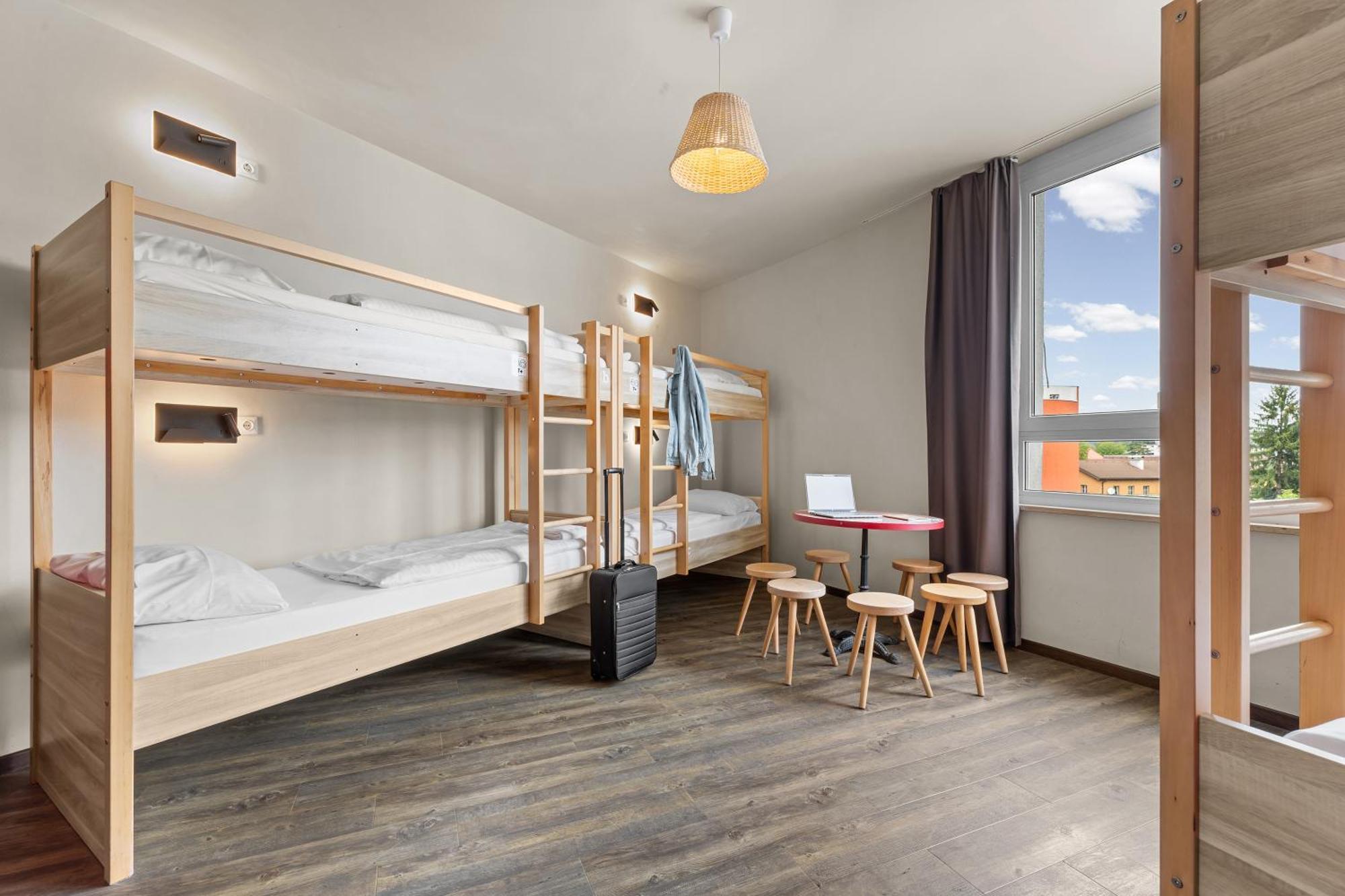 Bed op een Vrouwenslaapzaal met 6 Bedden