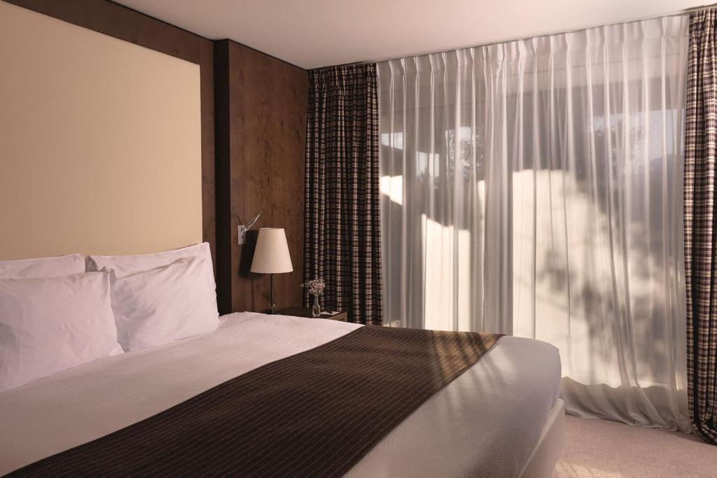 Suite with Mountain View