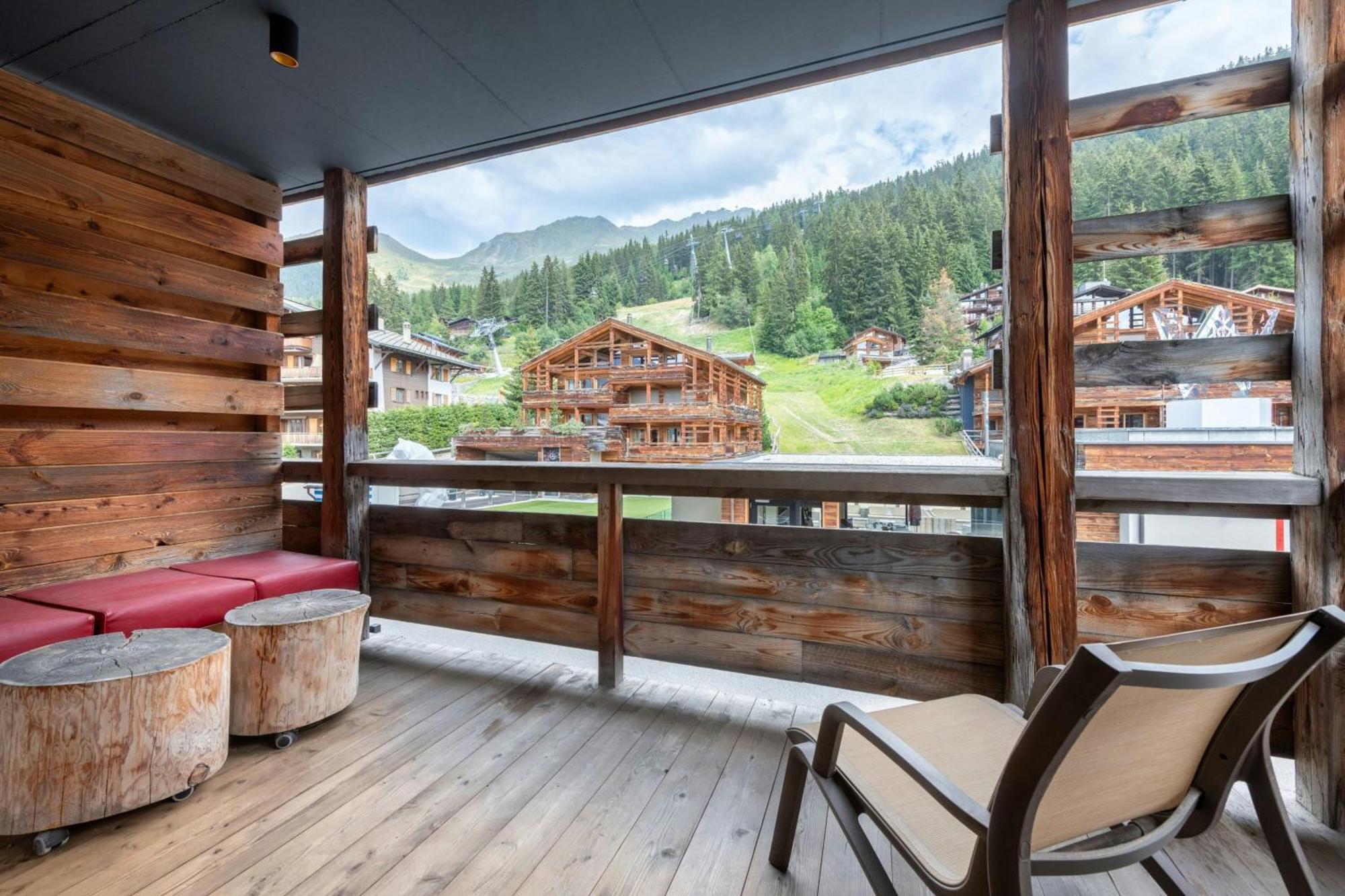 Cozy Family Room One King Bed One Single Bed Balcony