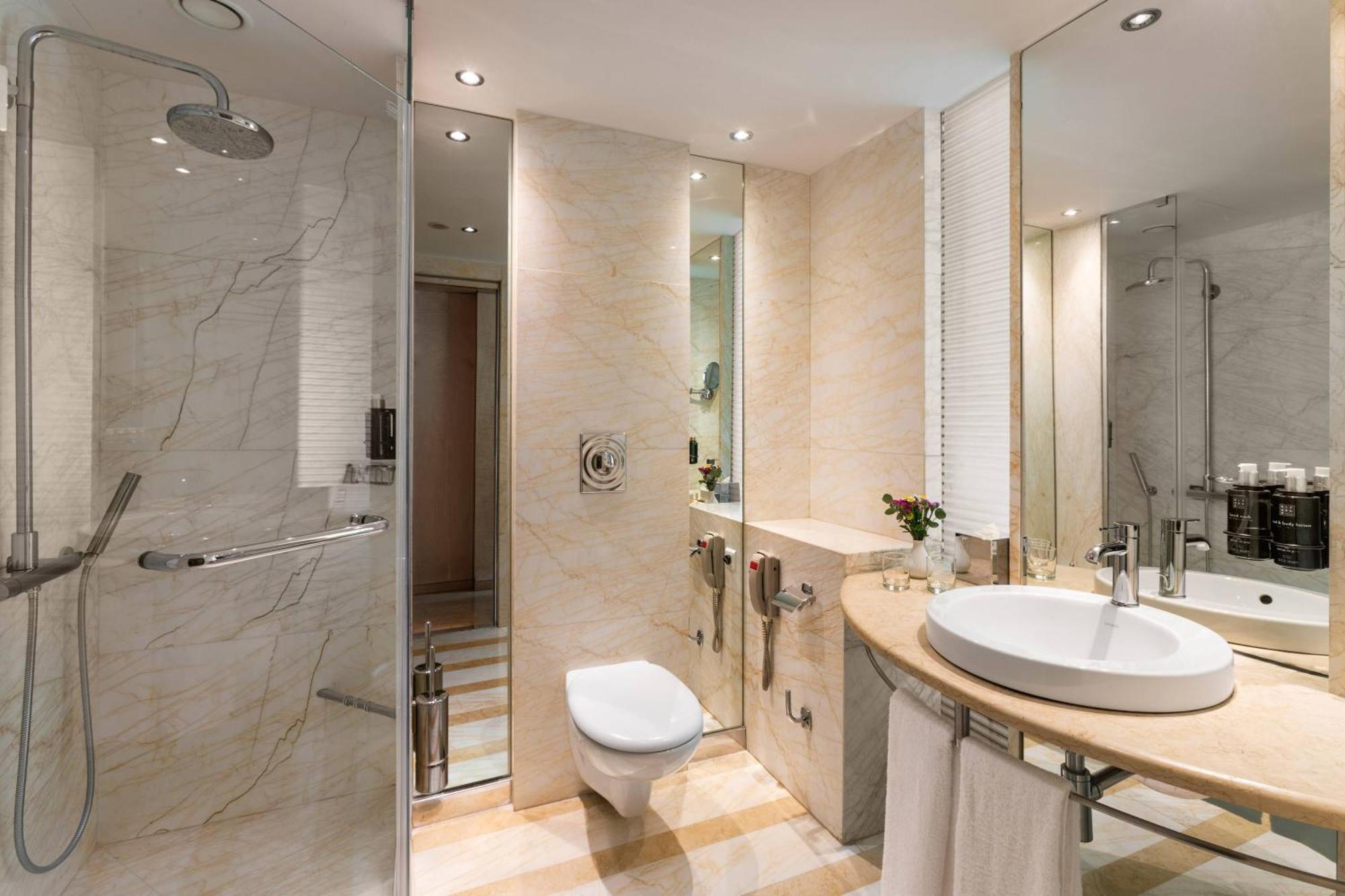 Interconnecting Melia Room