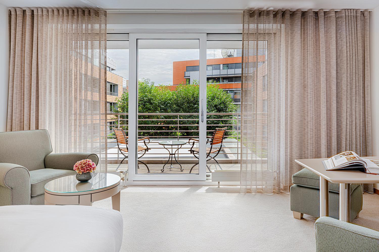 Gartenstudio mit Balkon