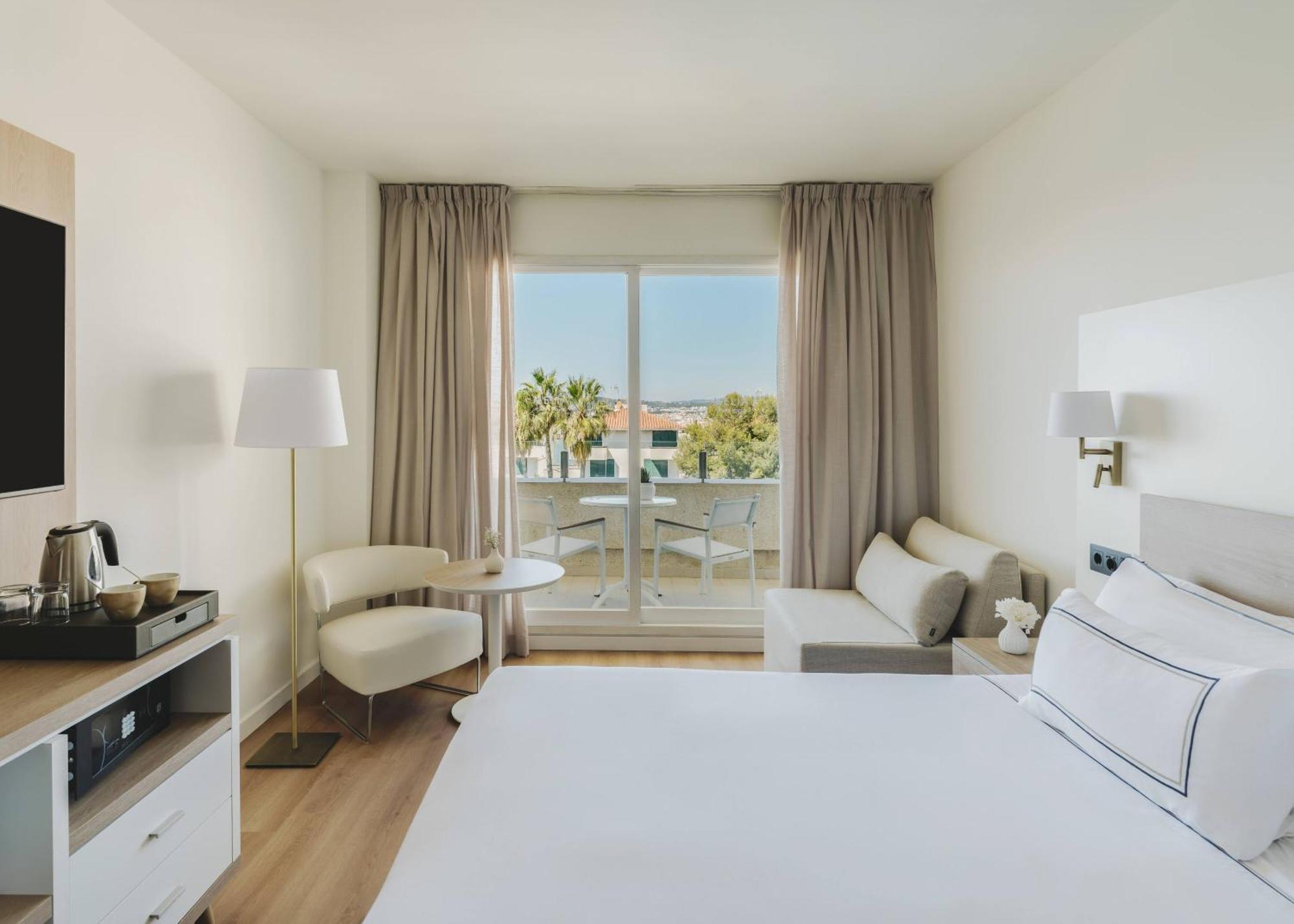 Melia Room Pool View