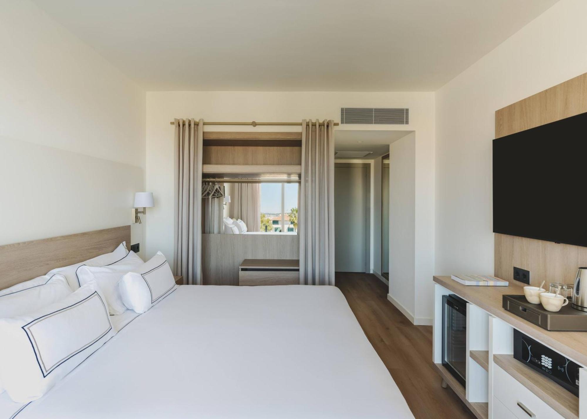 Melia Room Pool View