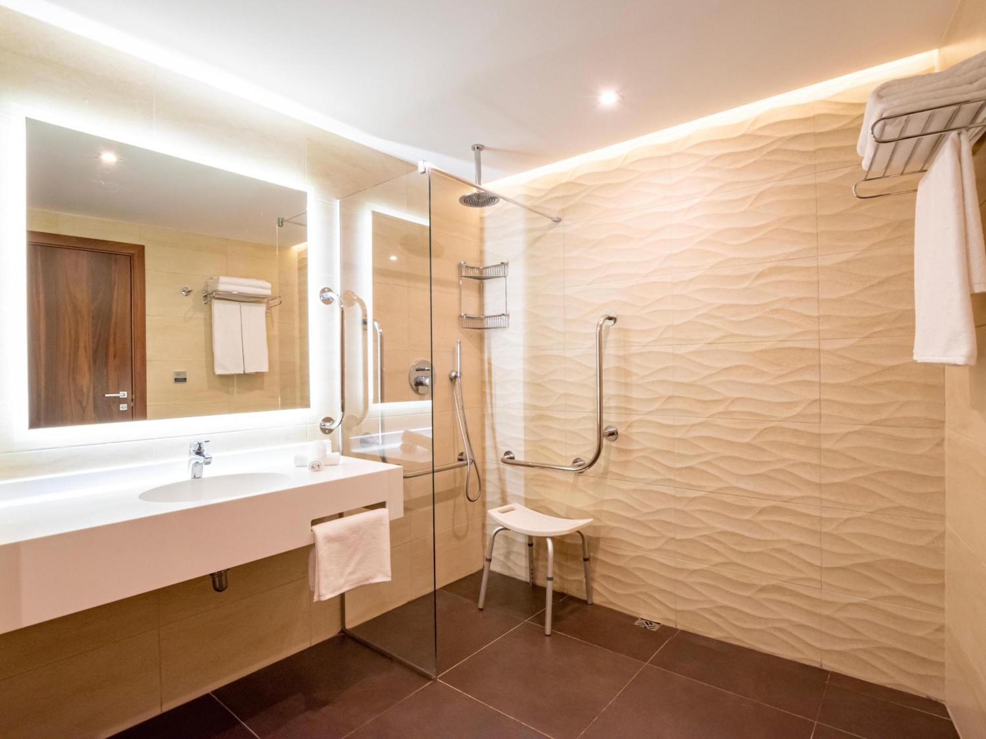 Twin Room Mobility Access