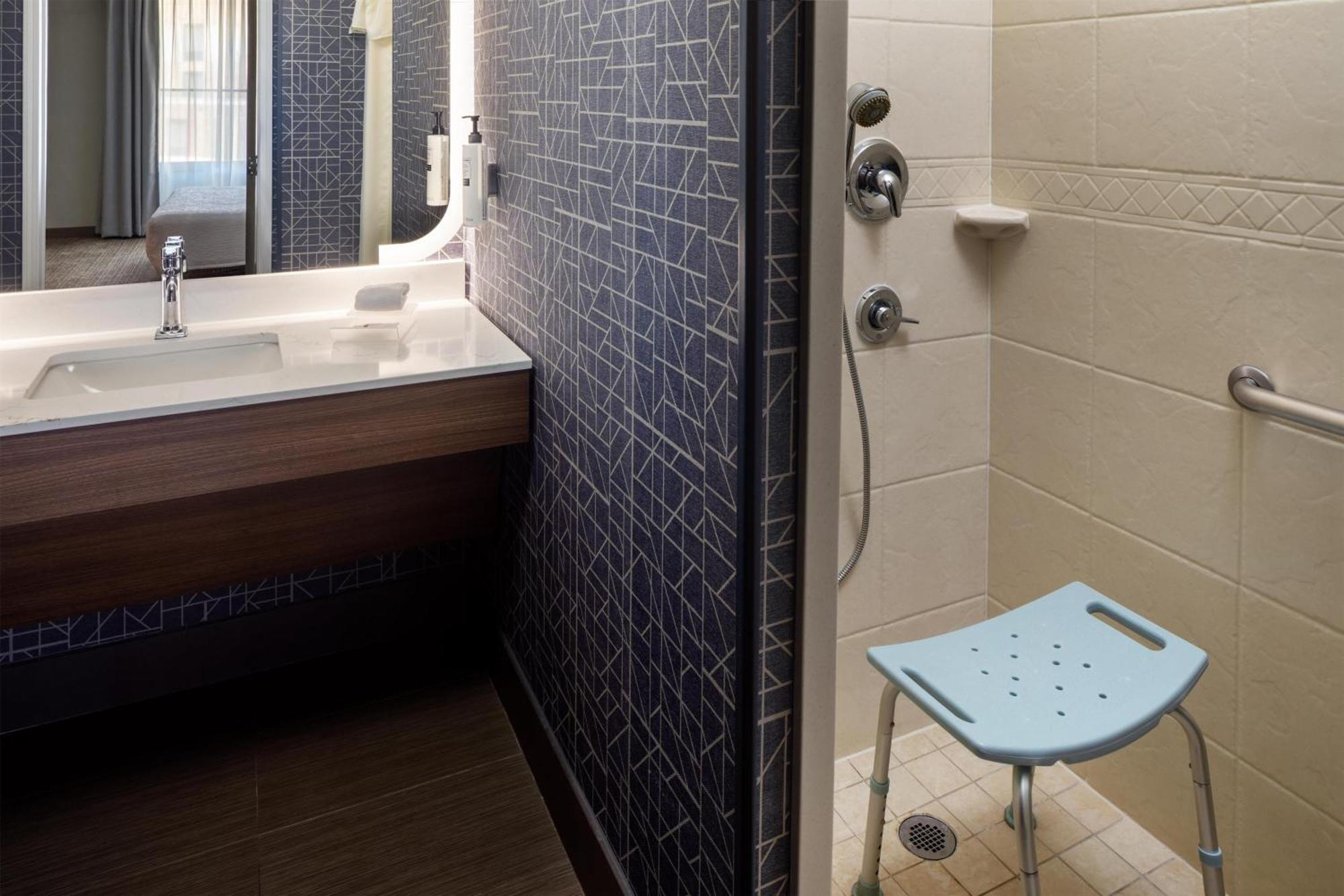 King Studio Roll Shower Mobility Hearing Access or Non-Smoking
