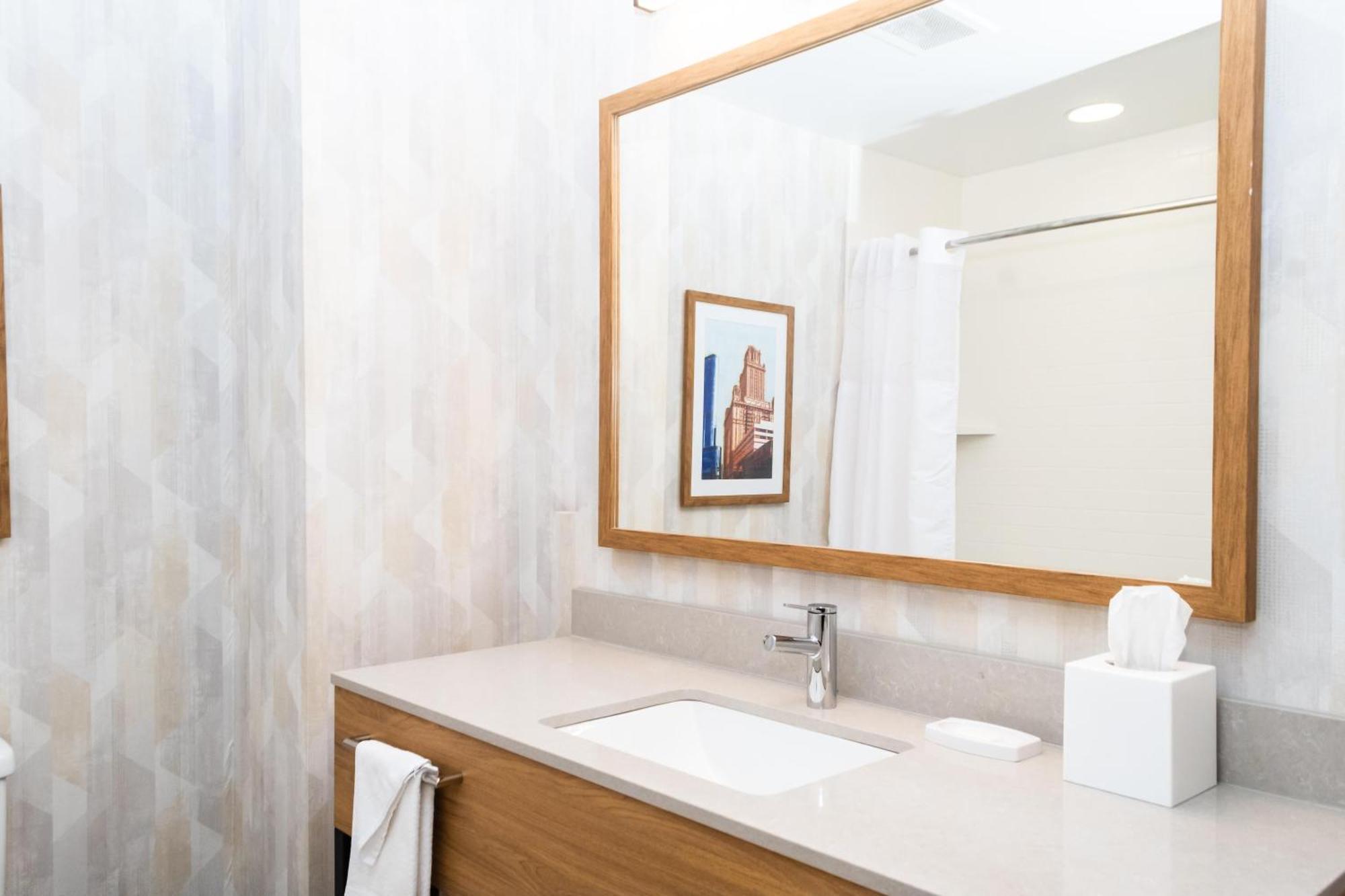 King Room Shower Non-Smoking