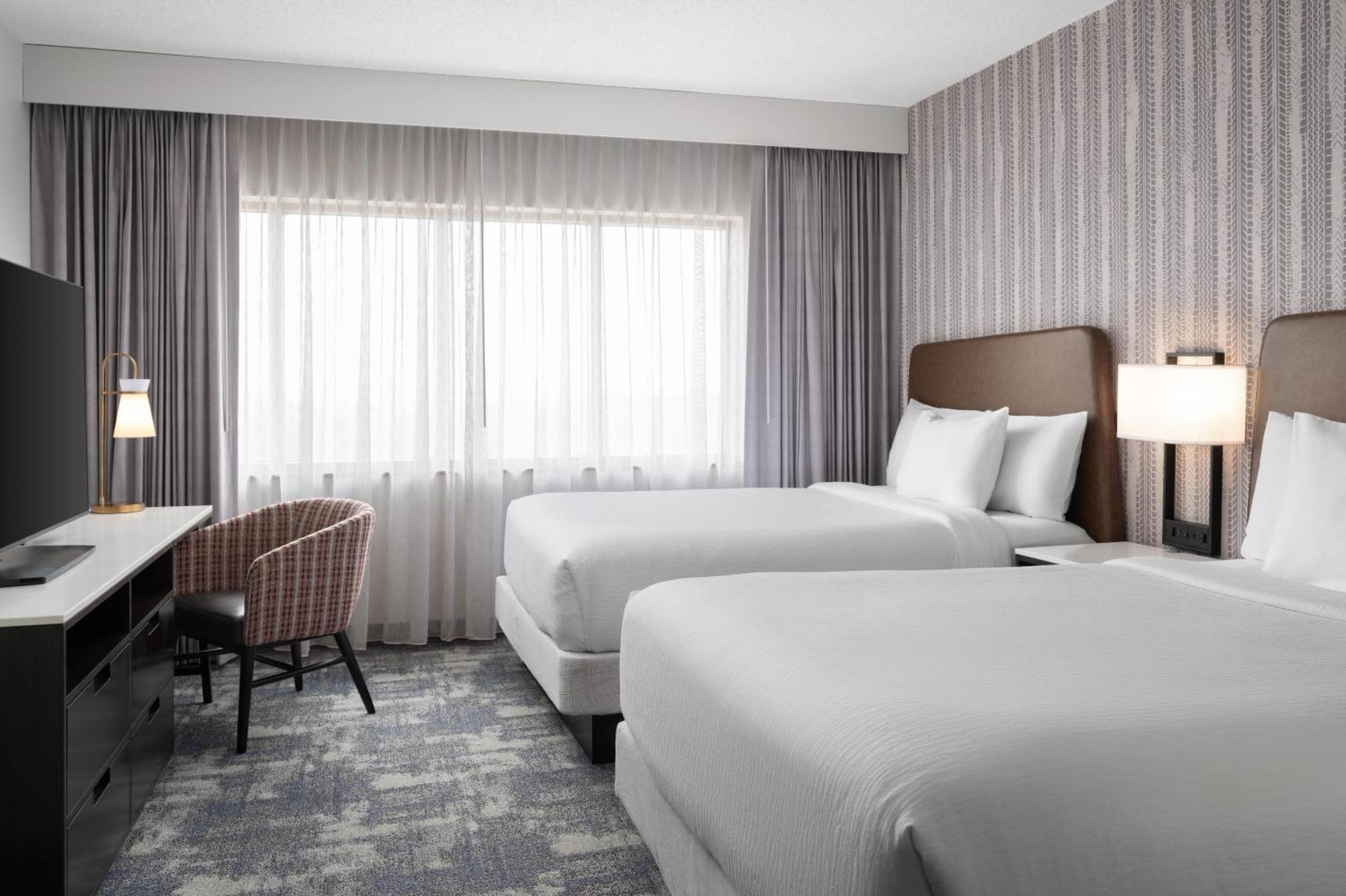 Two-Room Queen Suite Two Queen Beds