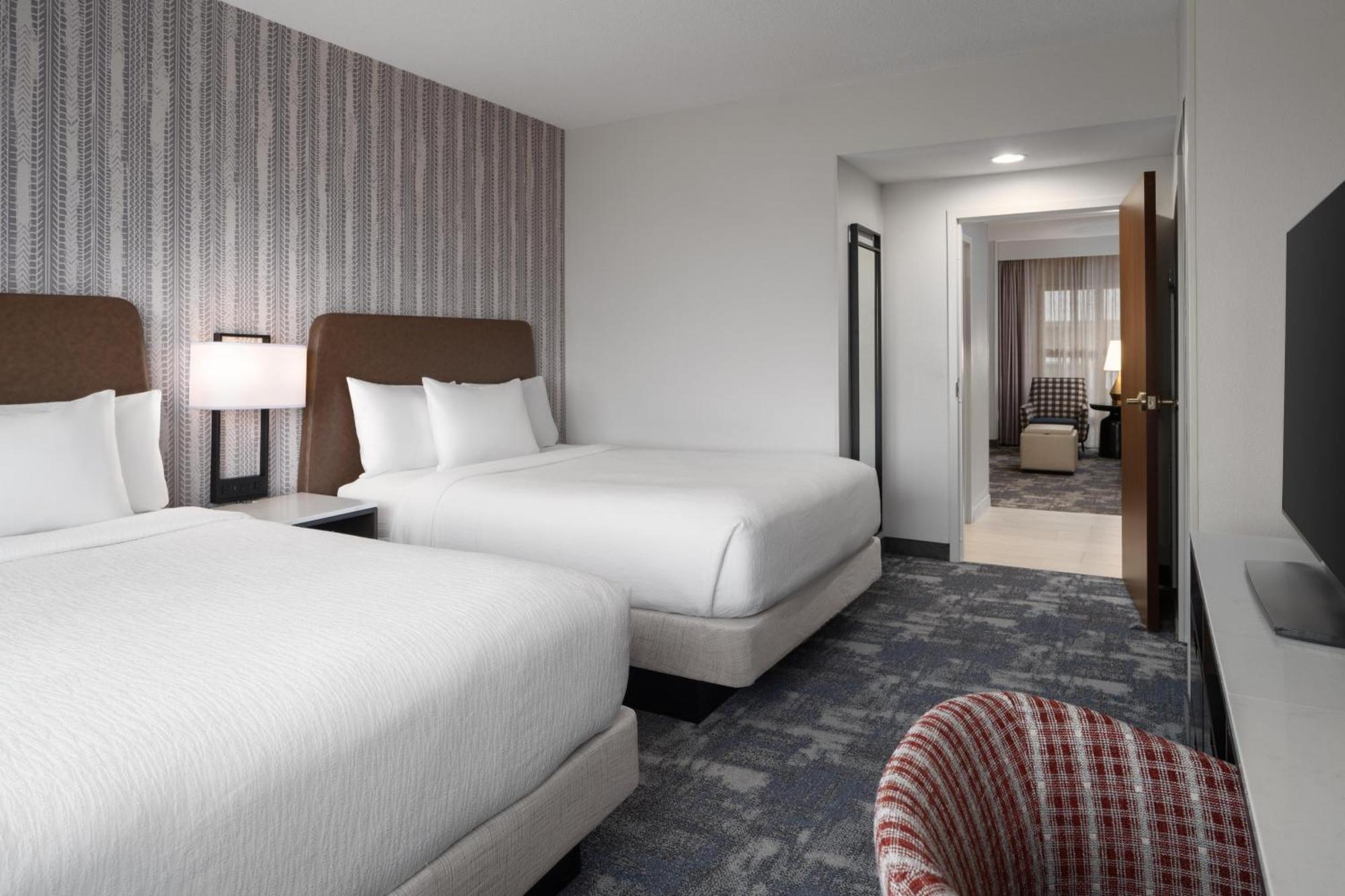 Two-Room Queen Suite Two Queen Beds