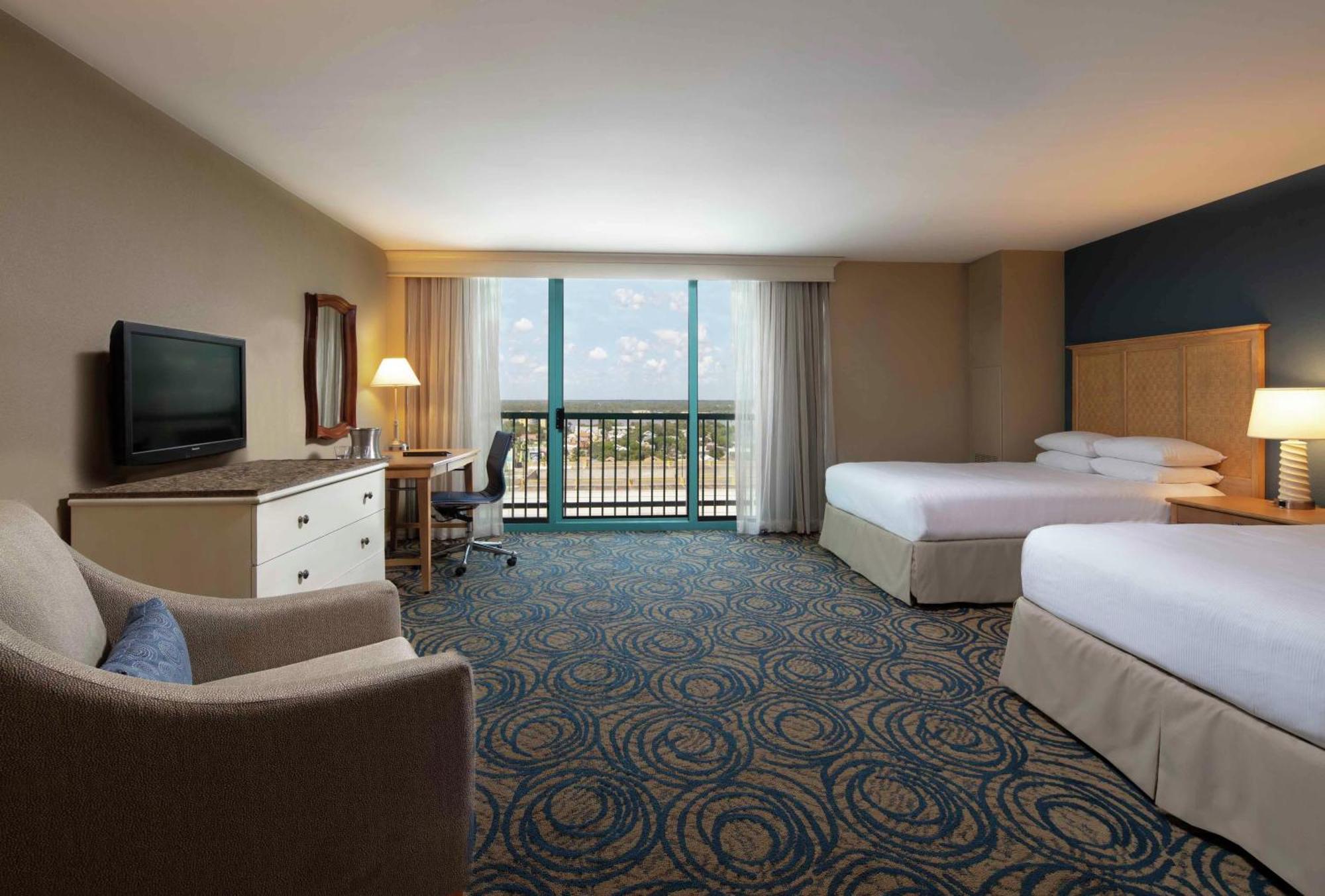 Queen Room with Two Queen Beds City View - Disability Access
