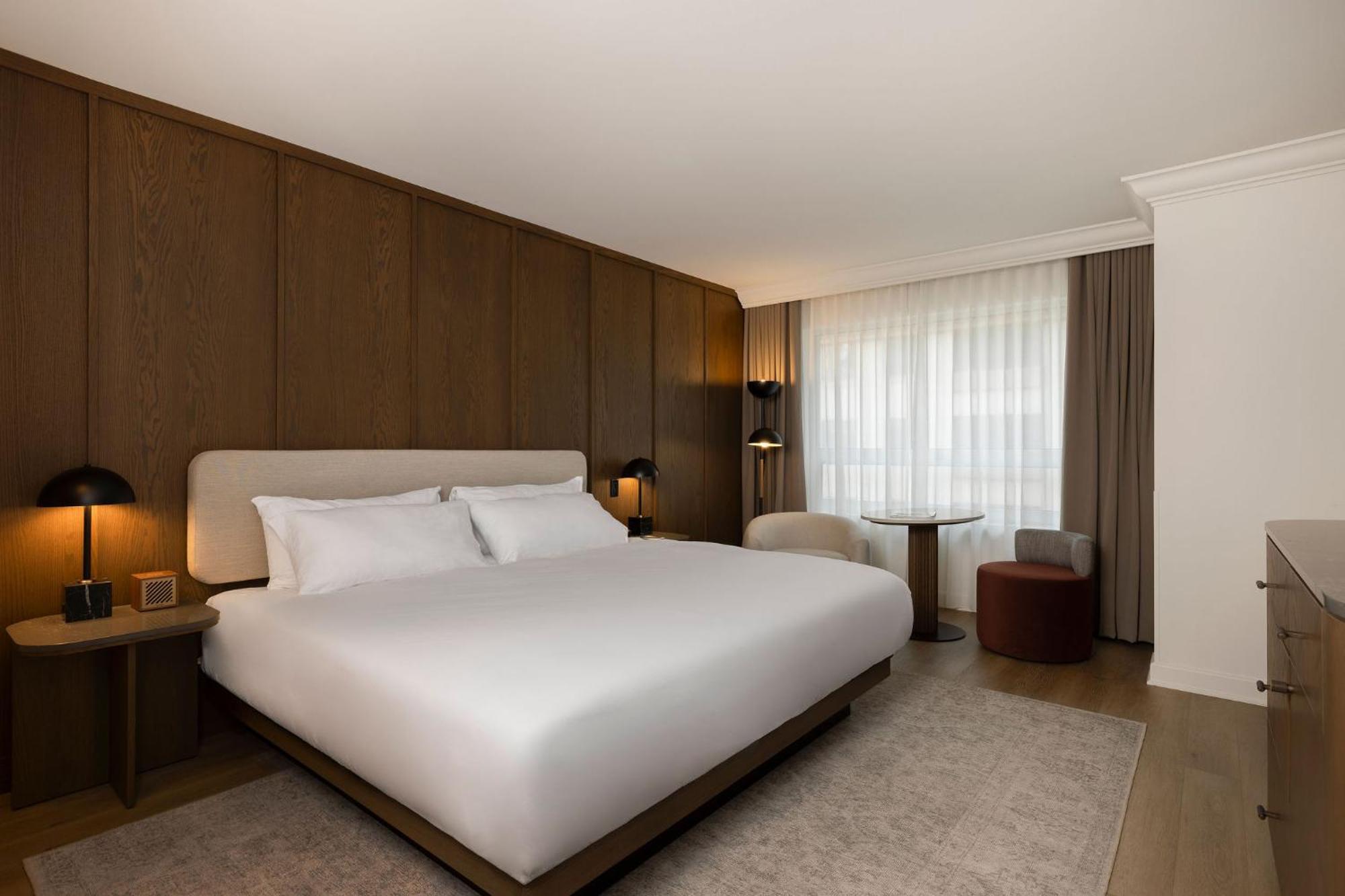 Deluxe King Room