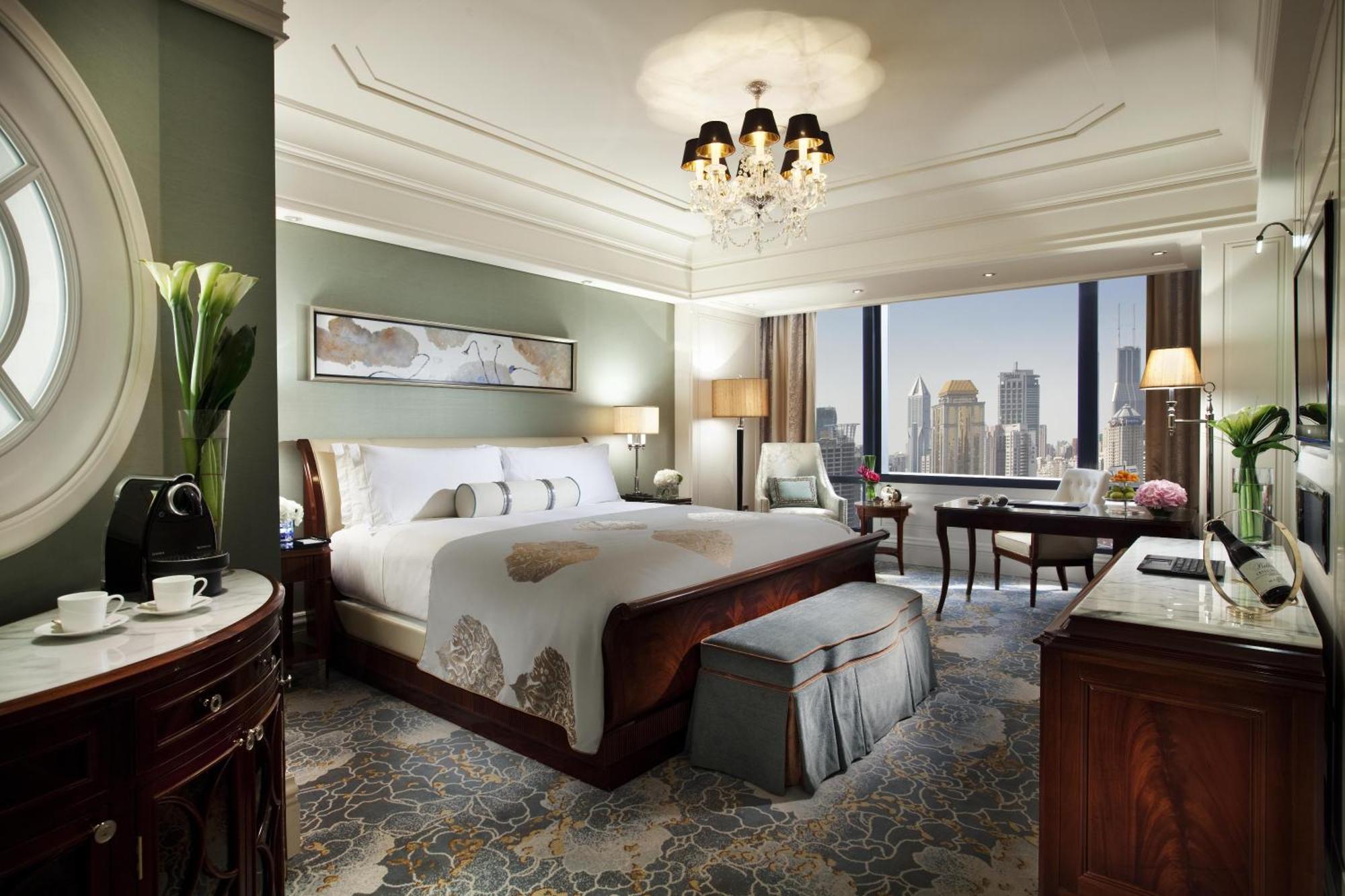 Deluxe King Room City View