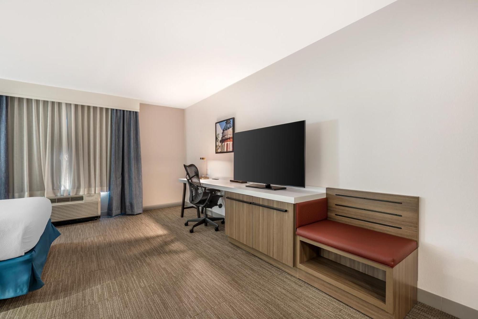 Queen Room Two Queen Beds Mobility Hearing Access
