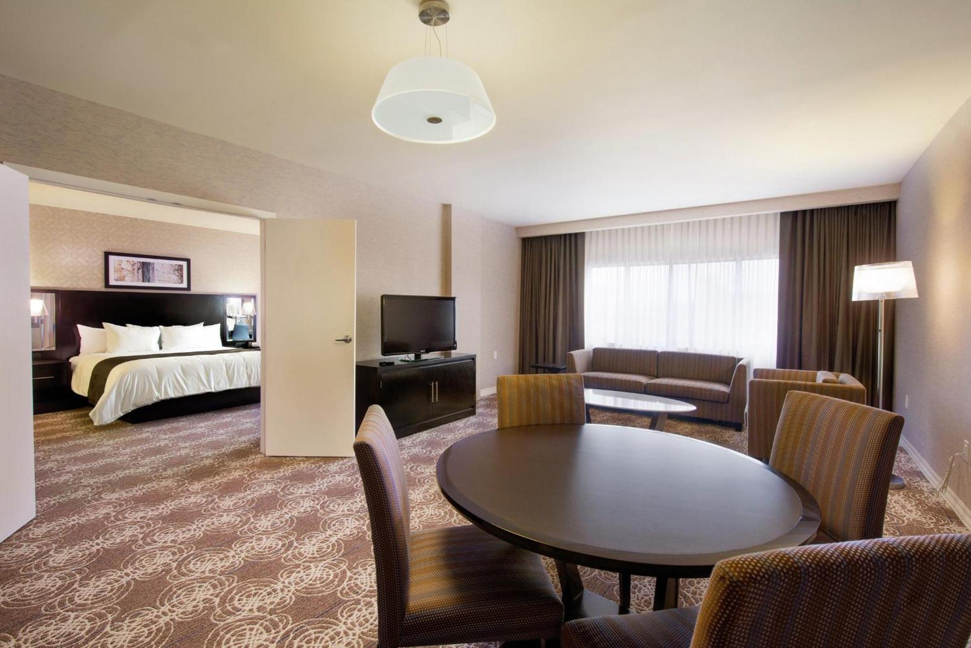 One-Bedroom King Suite with Sofa Bed - Non-Smoking