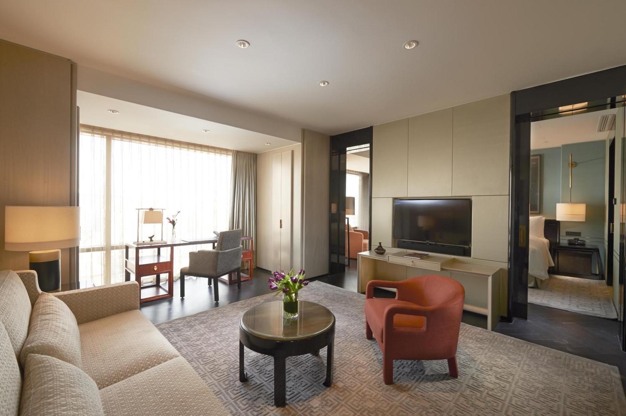 Deluxe King Suite