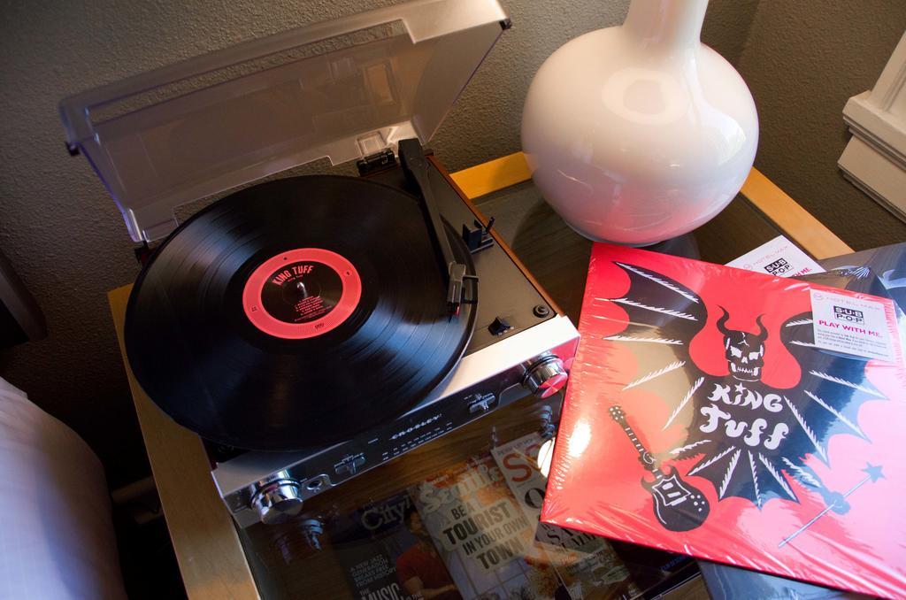 Sub Pop King Room,768869923:JPEG