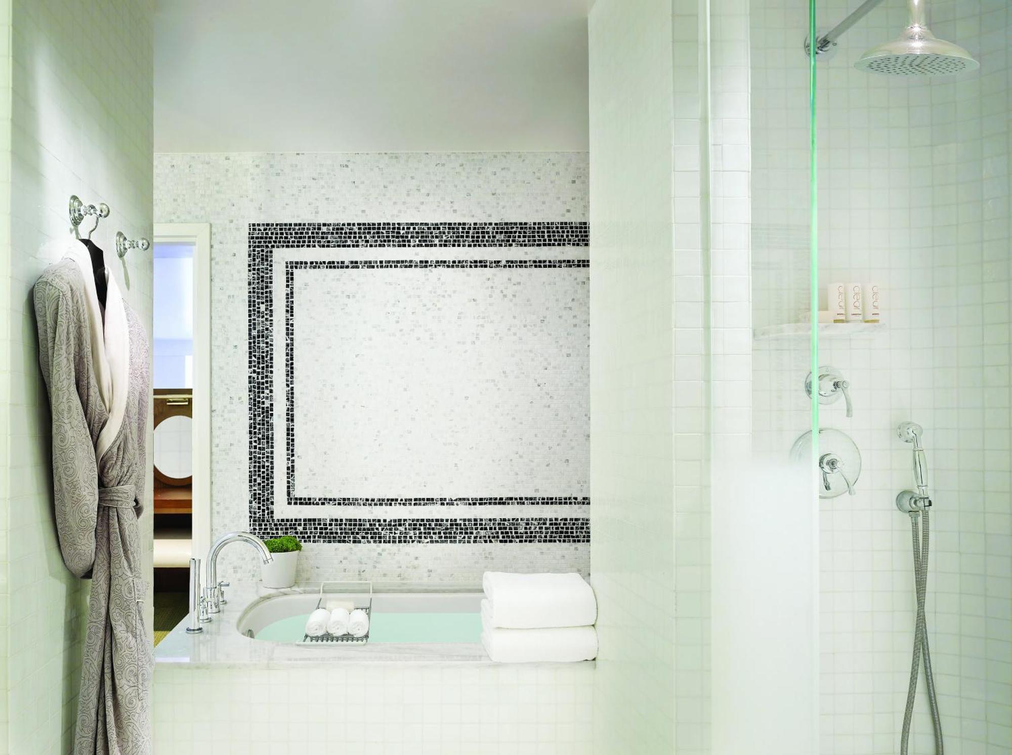 London Suite,727807066:JPEG