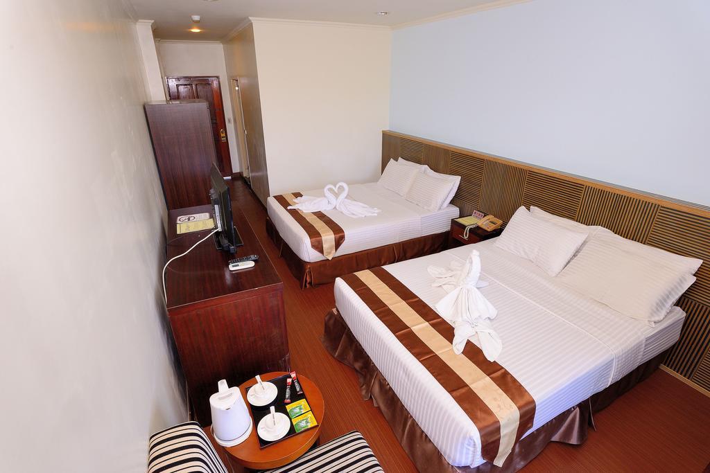 Queen Room with Mountain View,685885899:JPEG