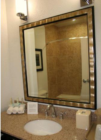 Queen Room with Two Queen Beds- Hearing Accessible Roll in Shower/Non-Smoking