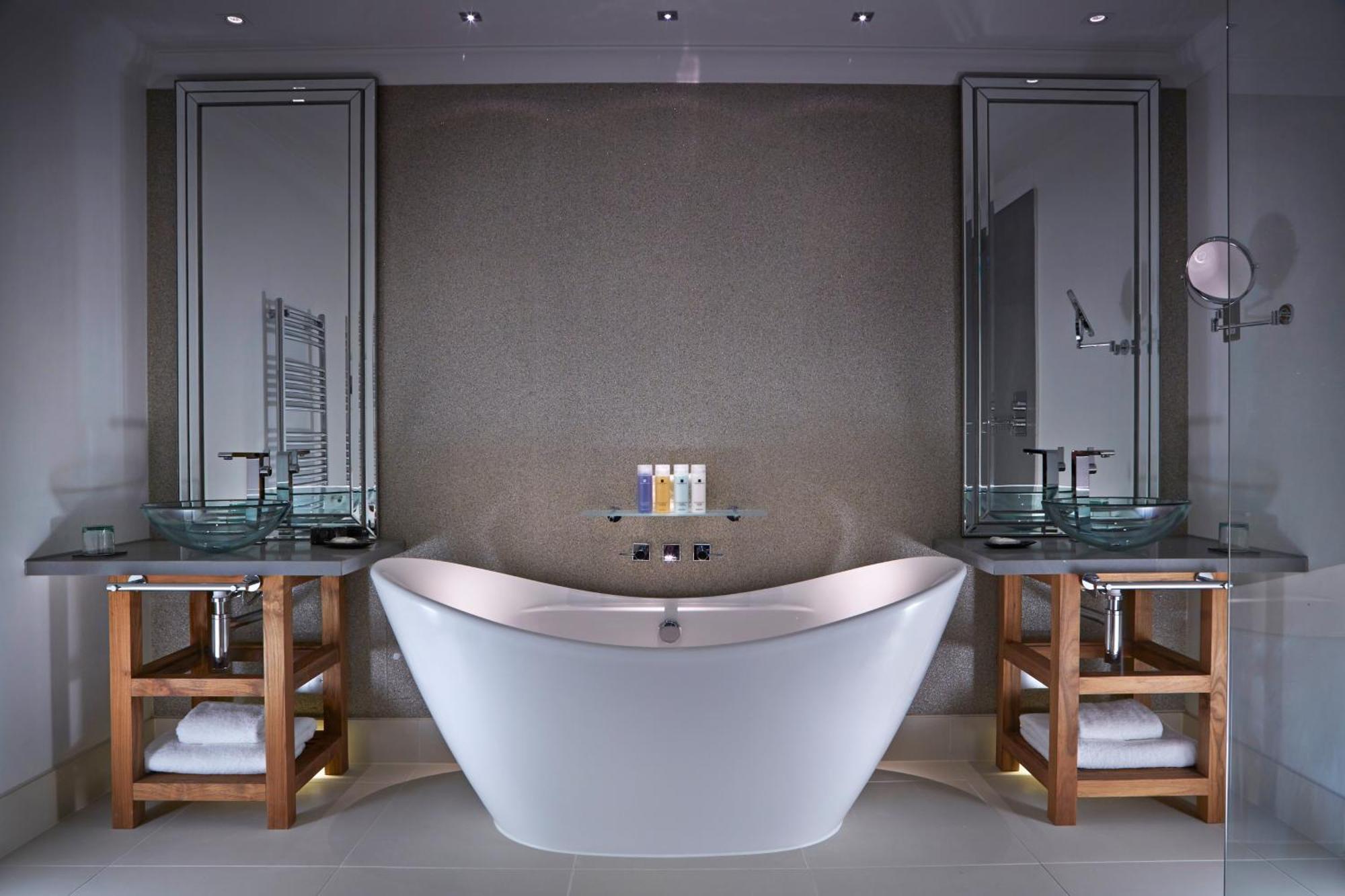 Luxury Garden Suite,828105626:JPEG