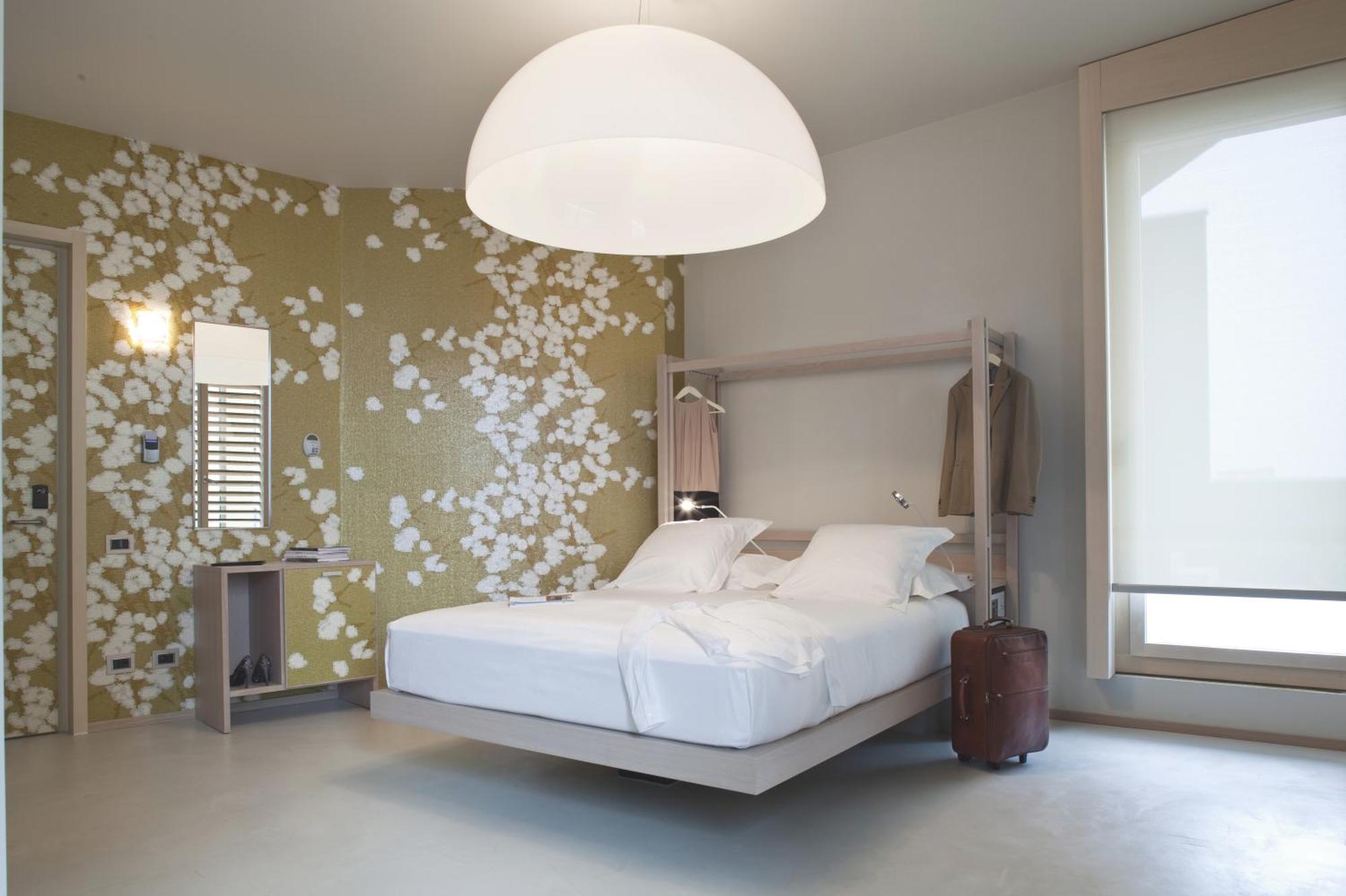 Suite,739020112:JPEG