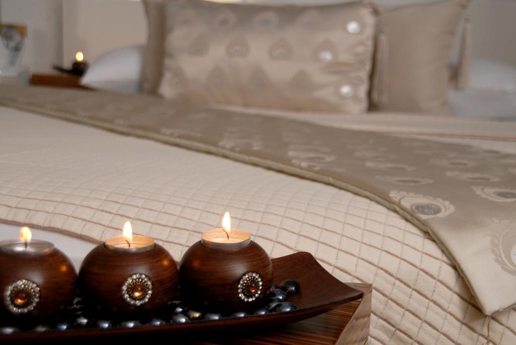 Honeymoon Suite