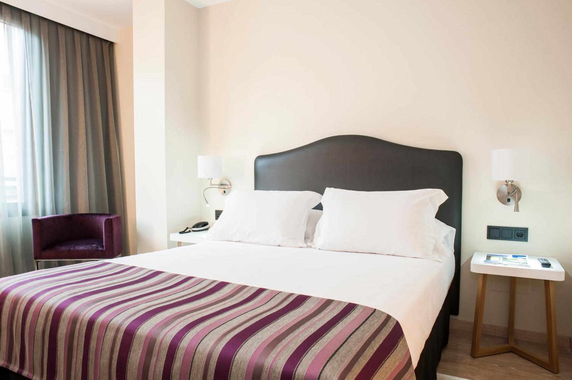 Double or Twin Room with Parking,700877452:JPEG