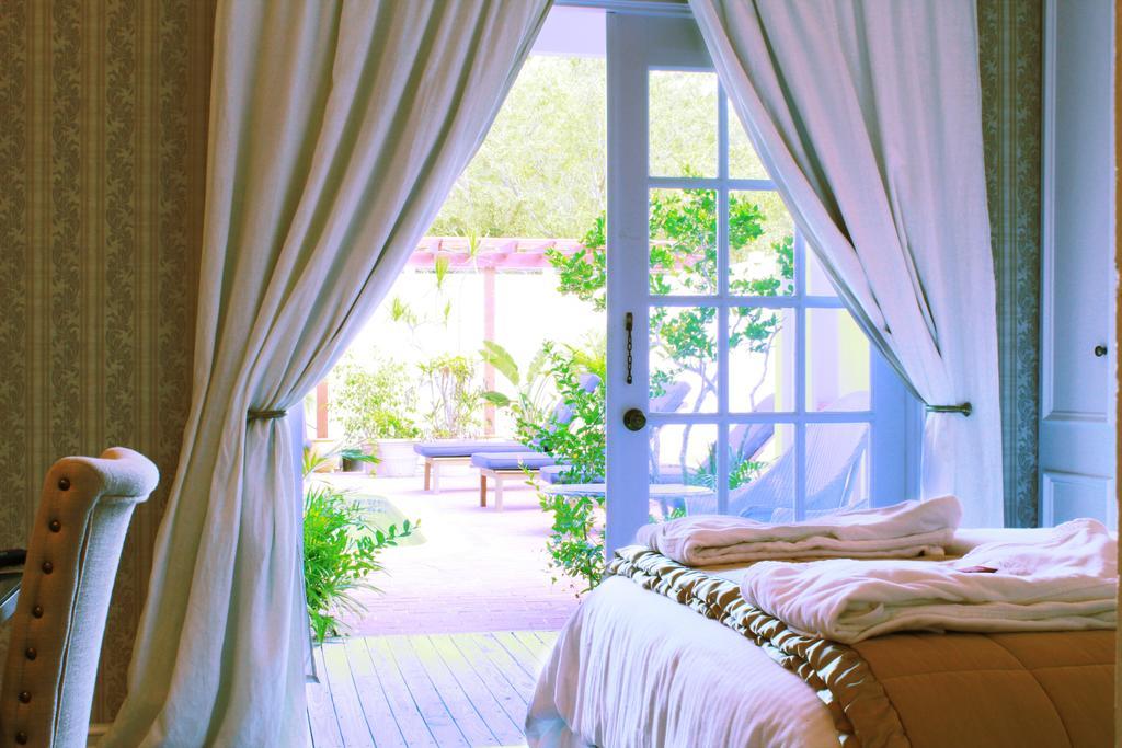 Poolside Cabana Room,685939164:JPEG