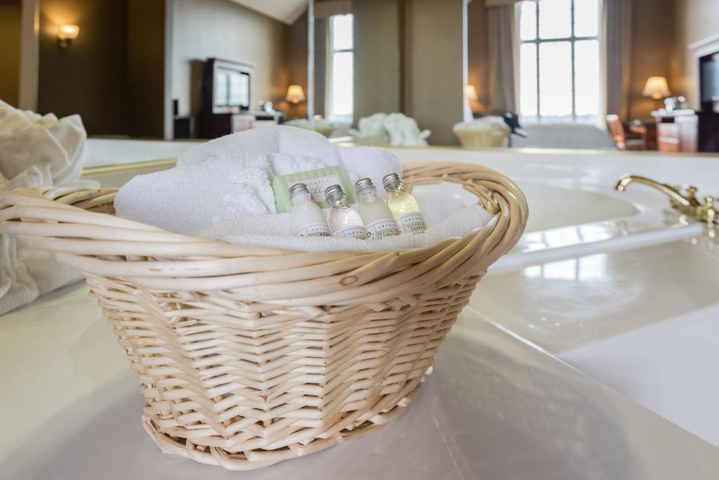 King Suite Spa Bath