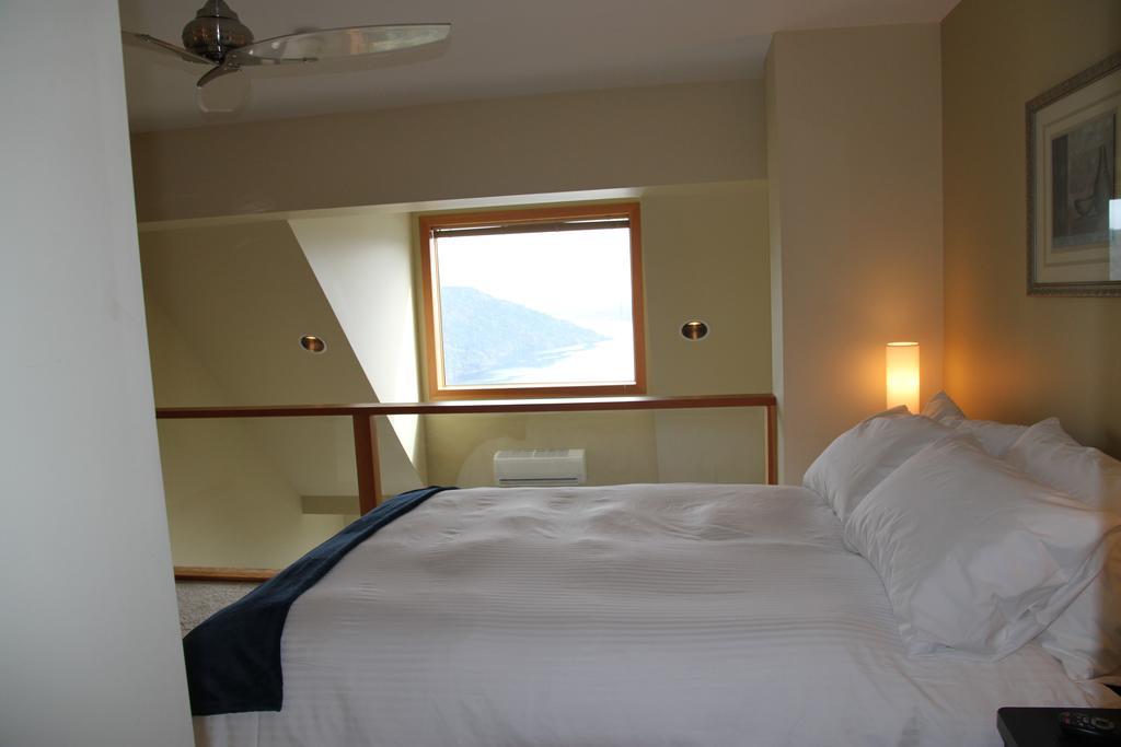 Deluxe Queen Suite