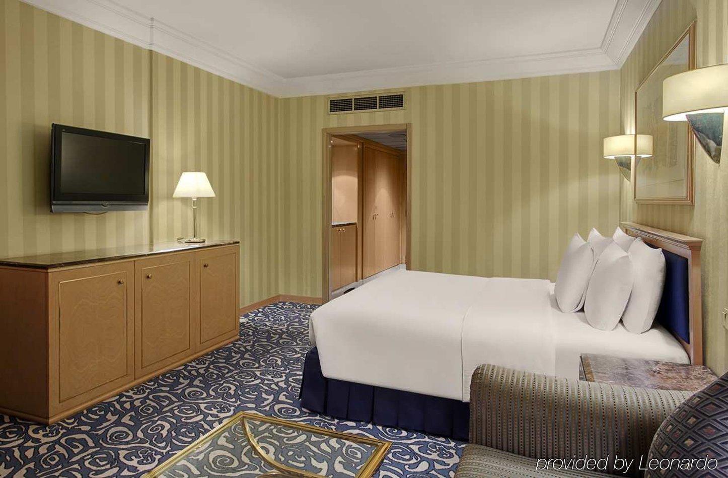 Deluxe Room Partial Haram View One King Bed