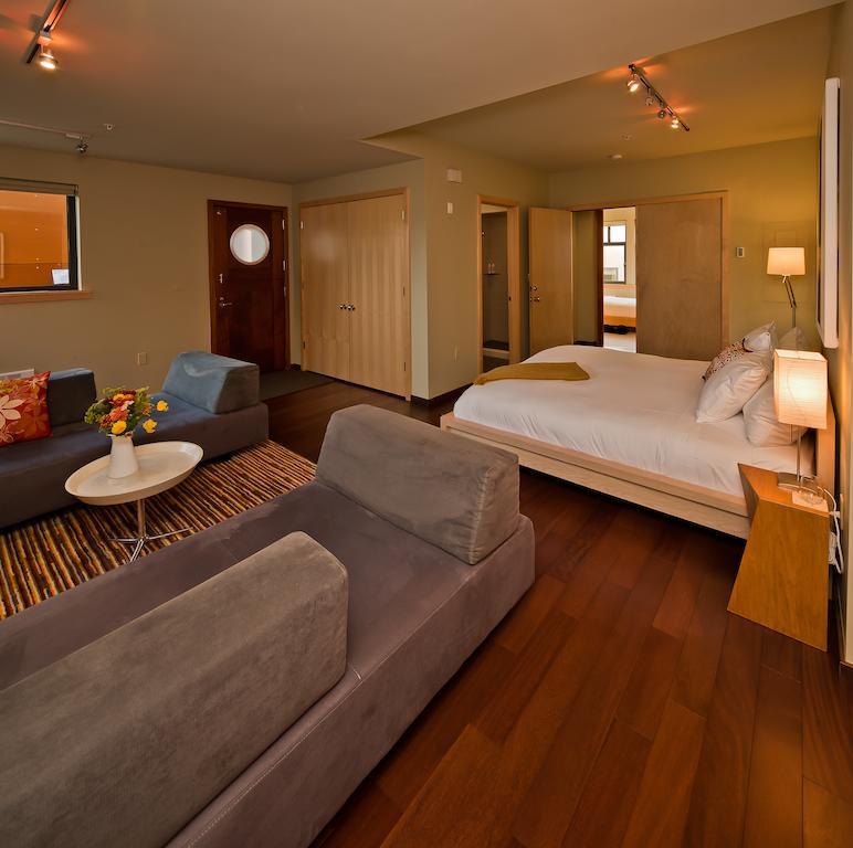 Deluxe Two-Bedroom Apartment
