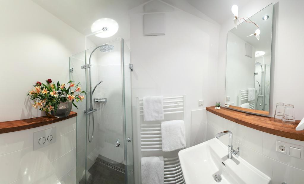 Small Double Room,243518961:JPEG