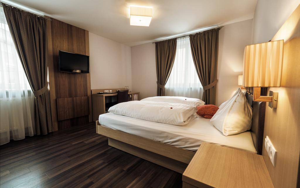 Superior Double Room Bathtub