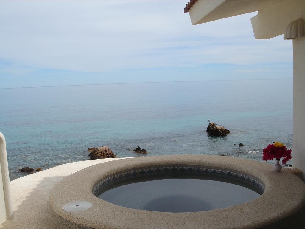 Suite with Hot Tub,687991875:JPEG